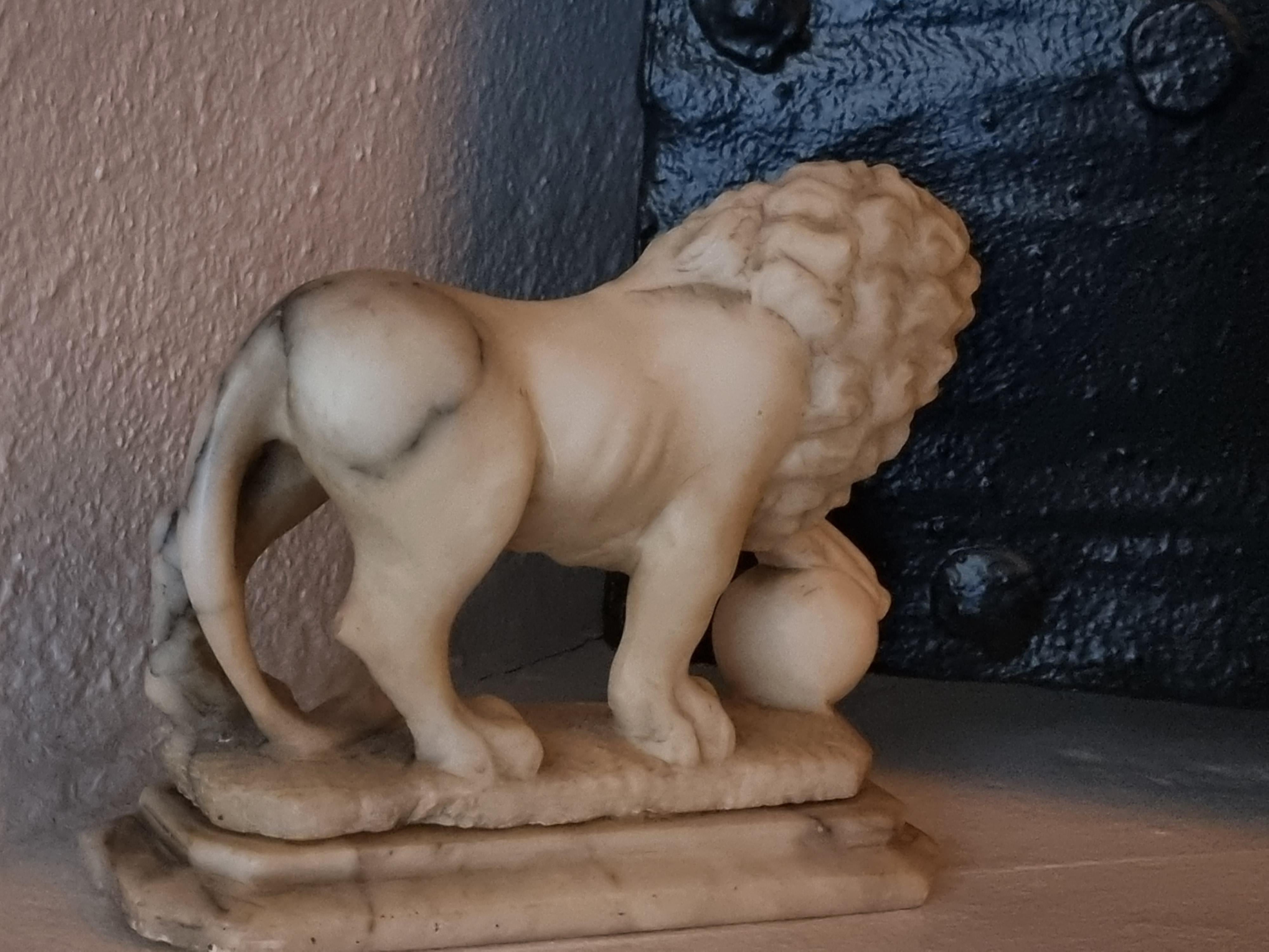 Grand Tour, Medici Lion Sculpture, Alabaster, Late 19th Century 5