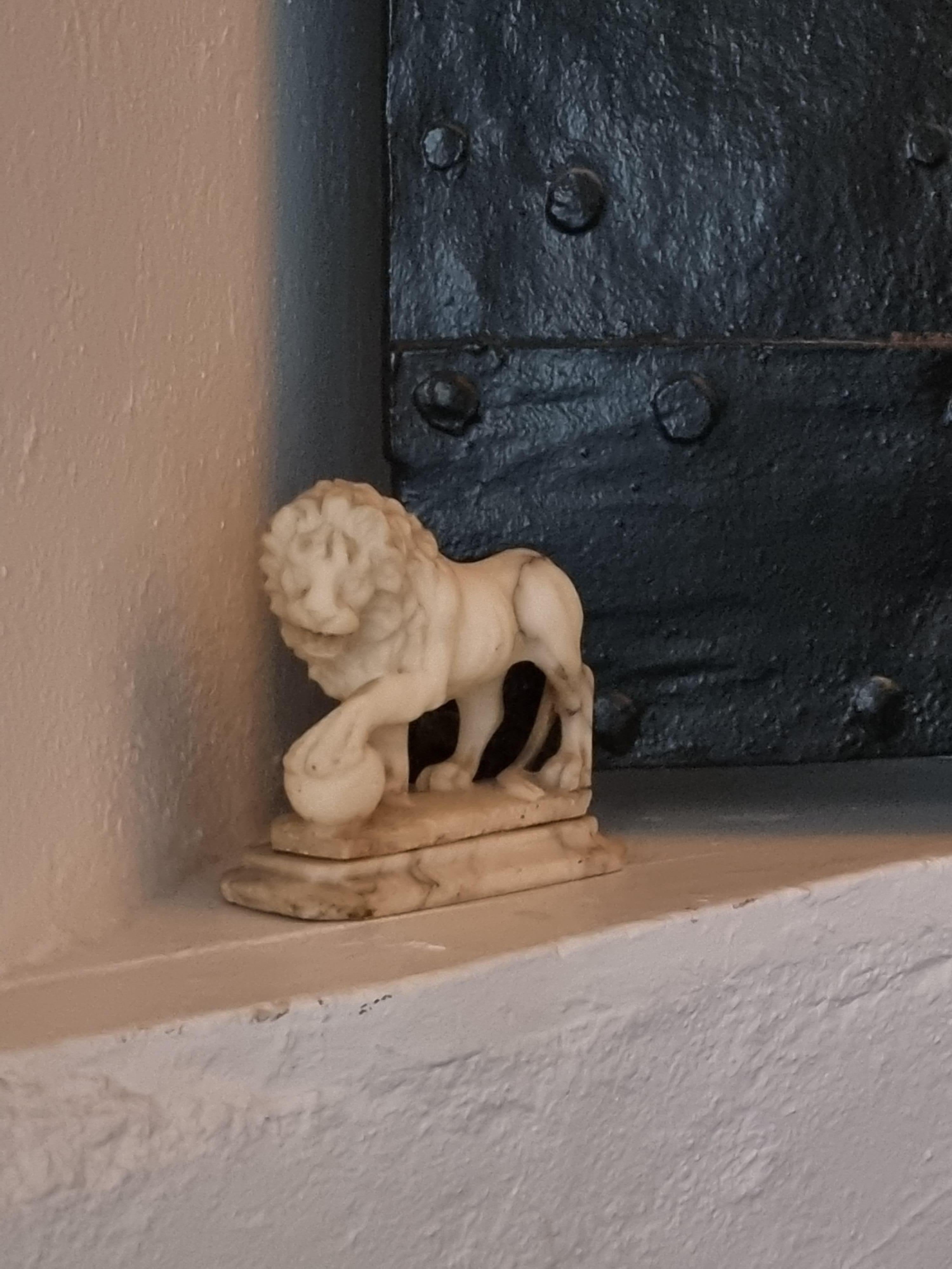 Grand Tour, Medici Lion Sculpture, Alabaster, Late 19th Century 6