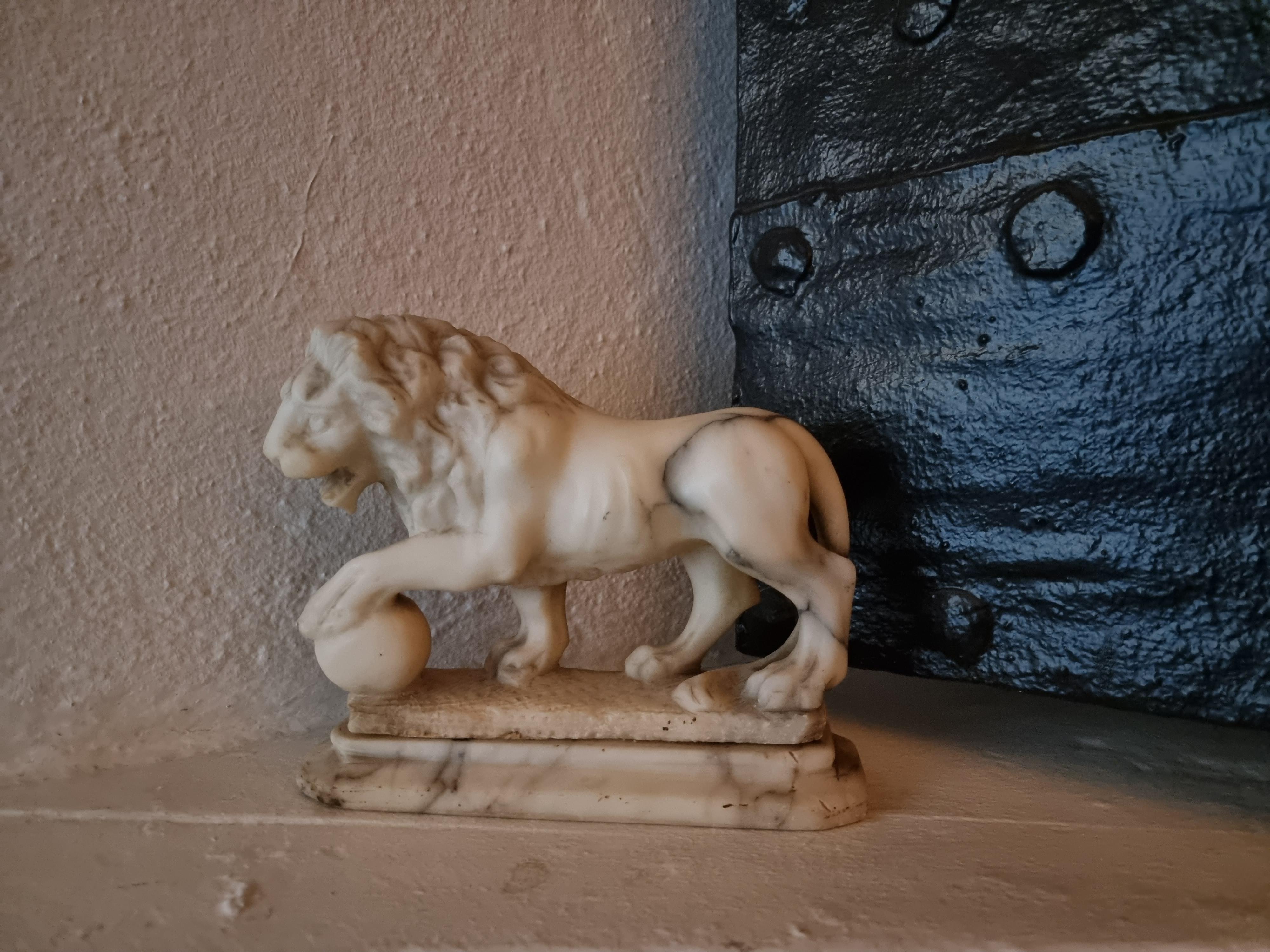 Italian Grand Tour, Medici Lion Sculpture, Alabaster, Late 19th Century