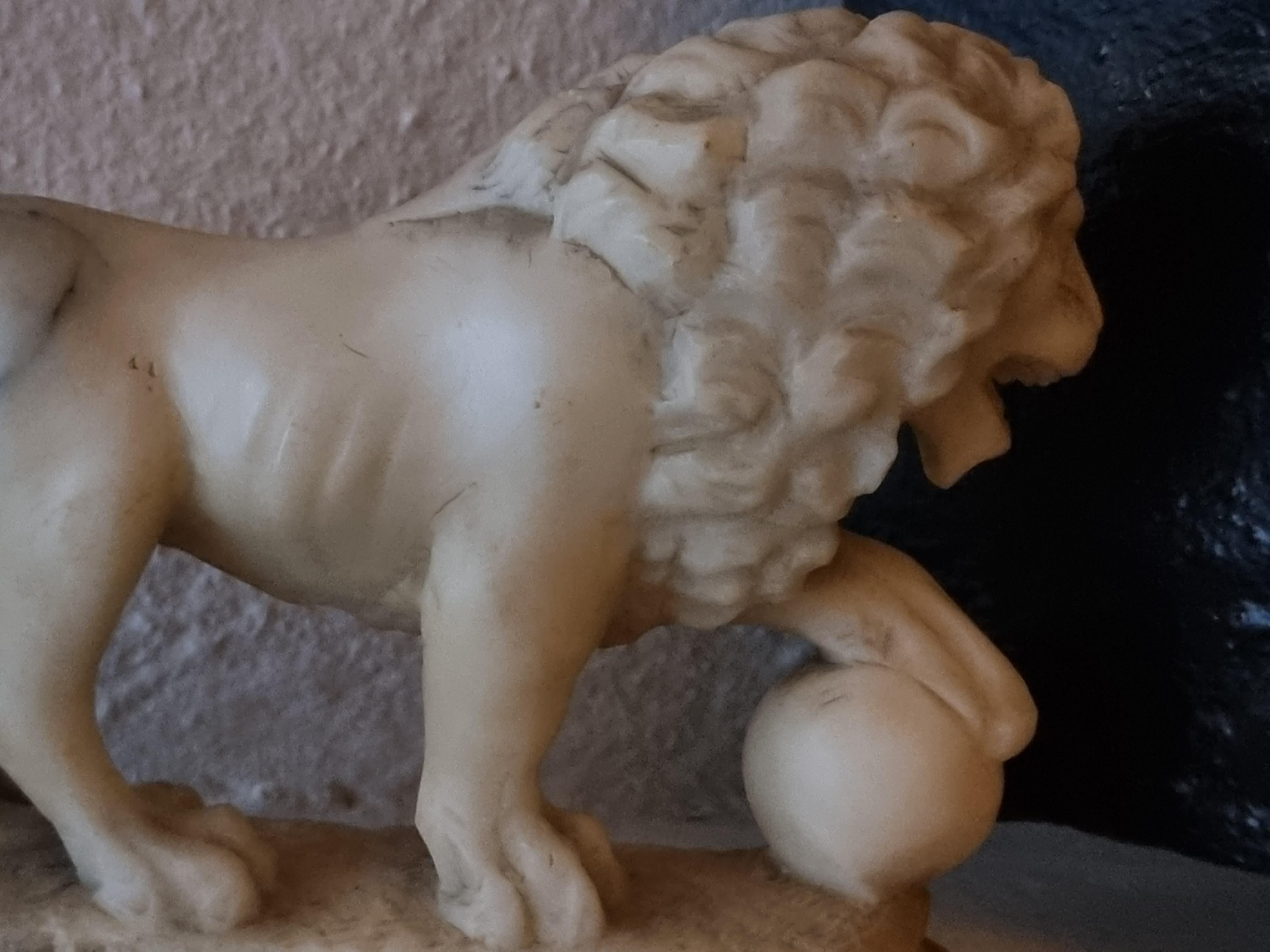 Grand Tour, Medici Lion Sculpture, Alabaster, Late 19th Century 2