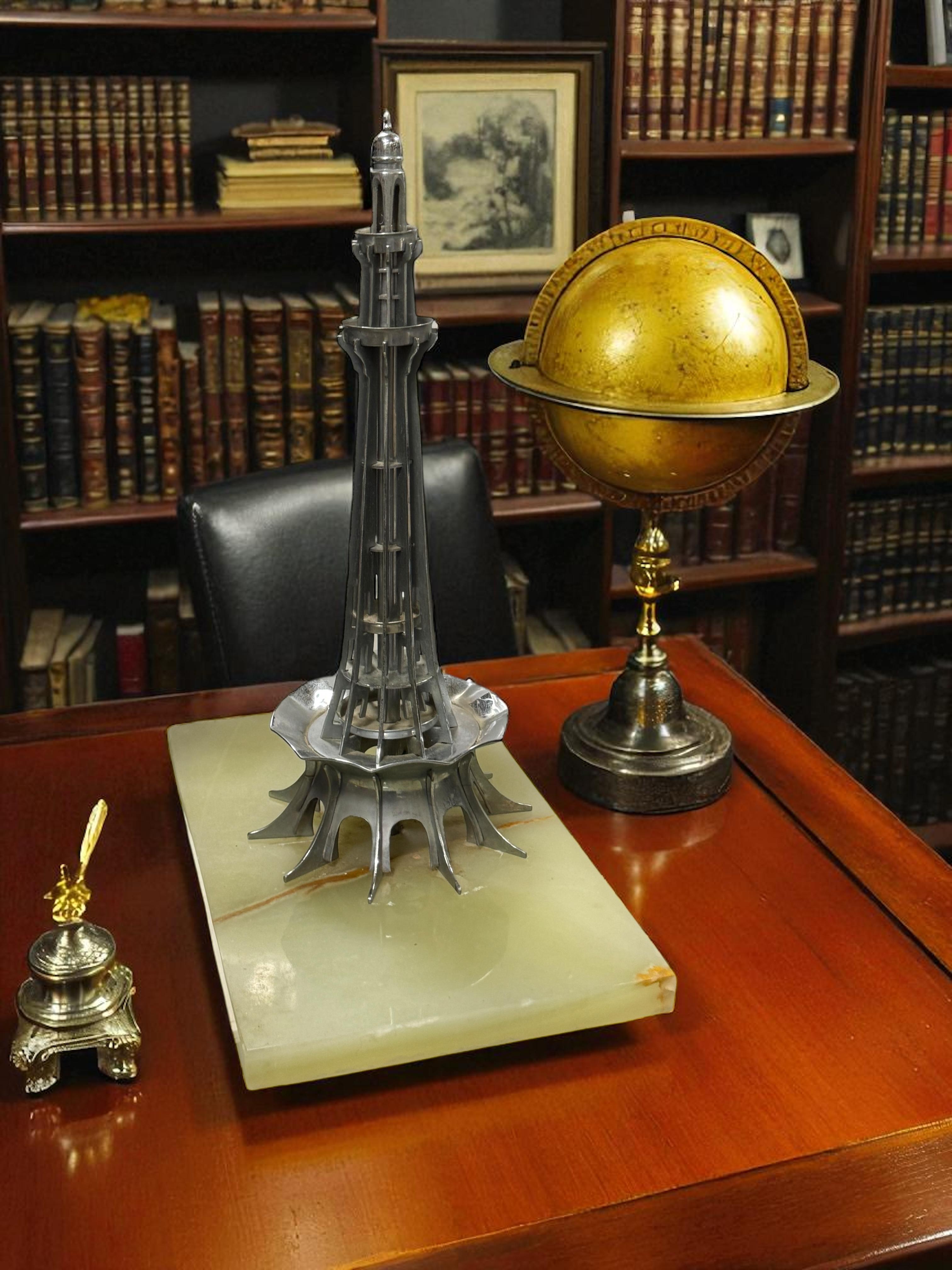 Grand Tour Minar e Pakistan Model Tower Statue Marble Base 1970s en vente 3