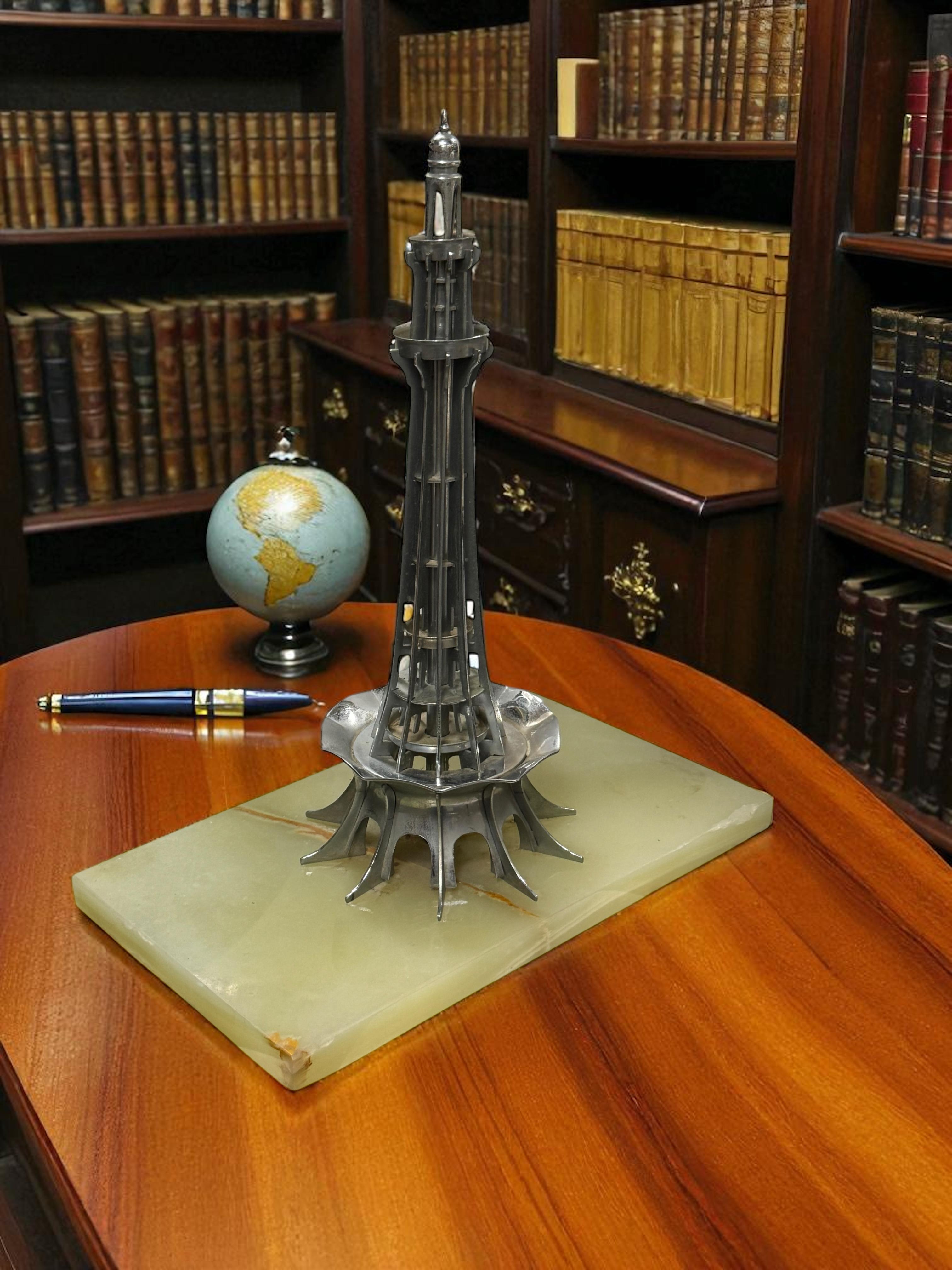 Grand Tour Minar e Pakistan Model Tower Statue Marble Base 1970s en vente 6