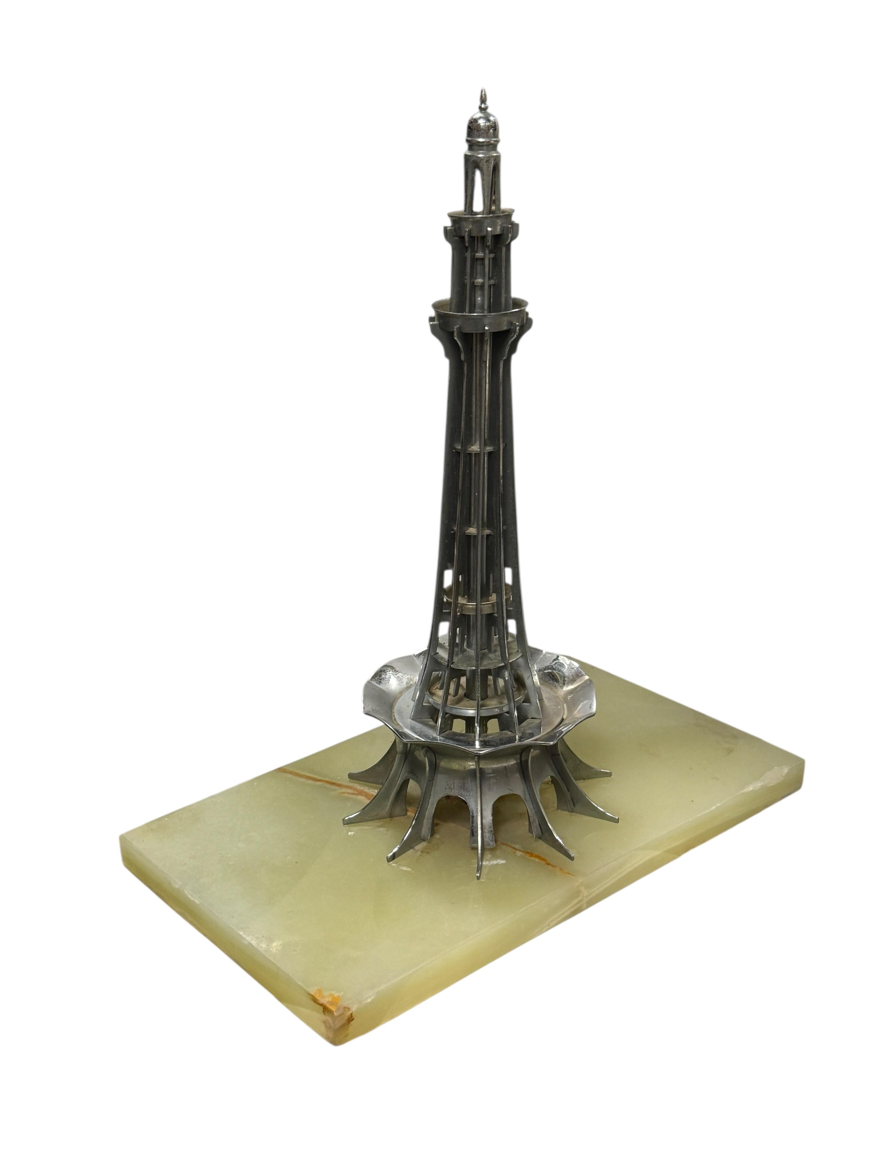 Mid-Century Modern Grand Tour Minar e Pakistan Model Tower Statue Marble Base 1970s en vente