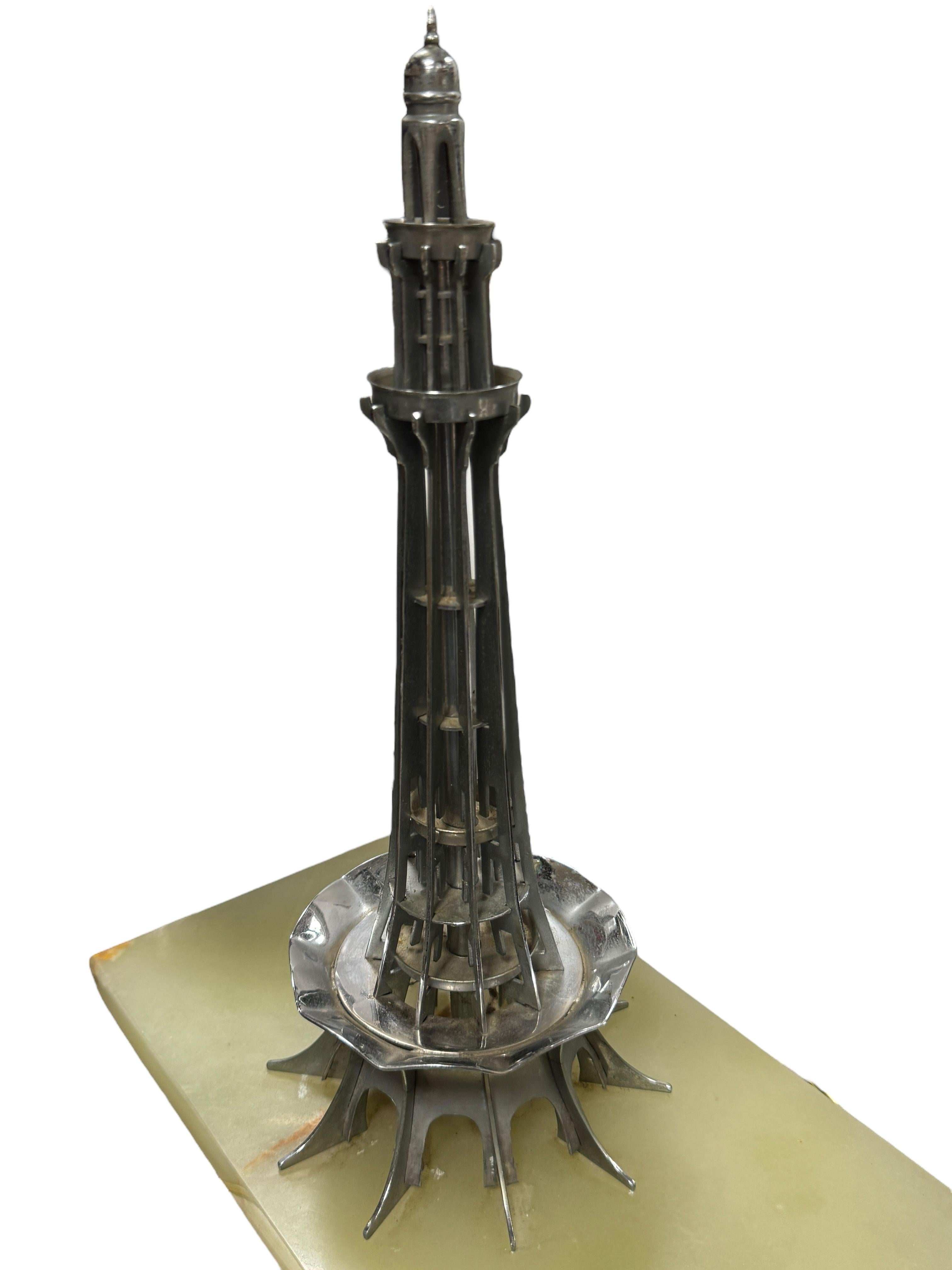 Allemand Grand Tour Minar e Pakistan Model Tower Statue Marble Base 1970s en vente