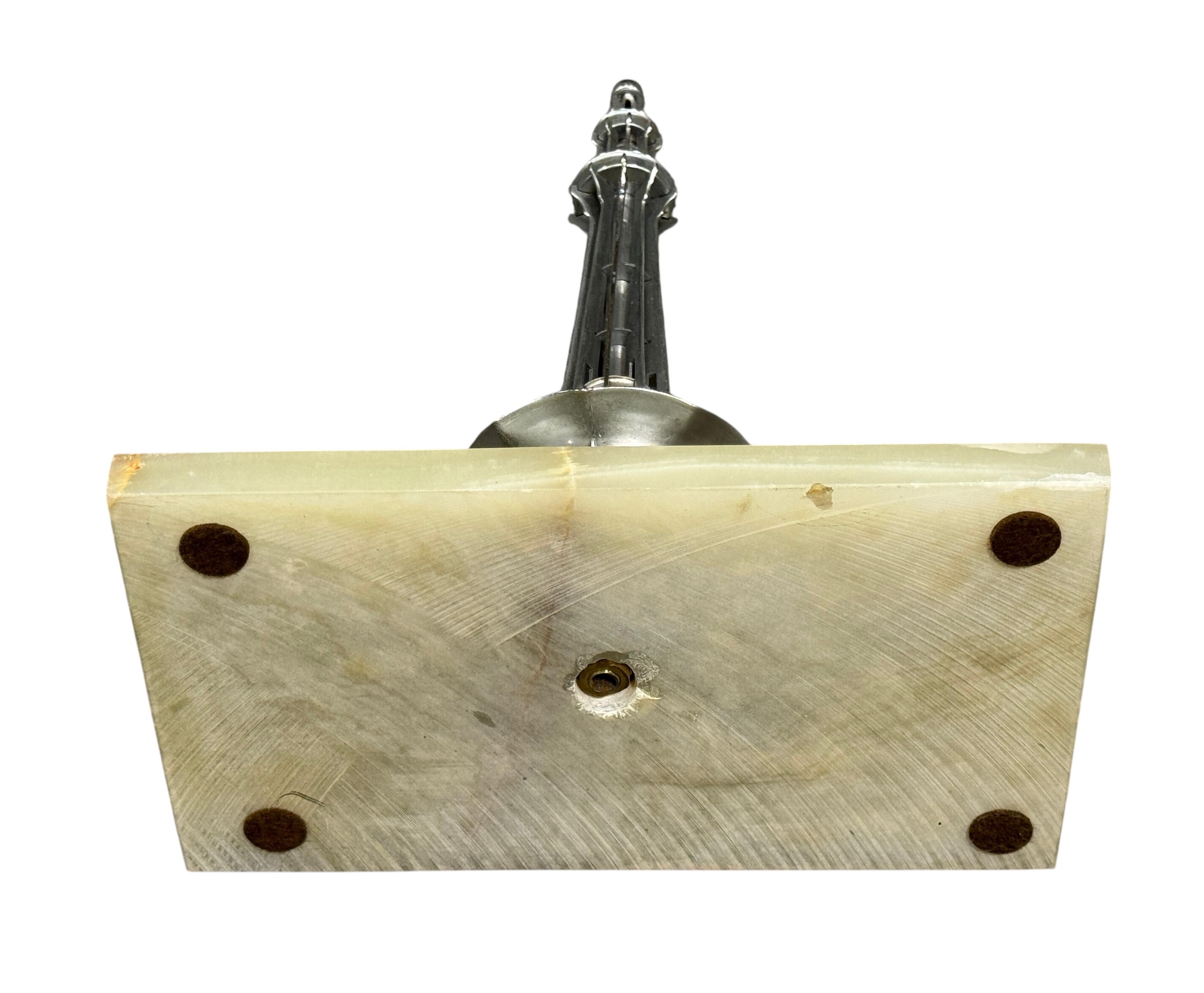 Métal Grand Tour Minar e Pakistan Model Tower Statue Marble Base 1970s en vente