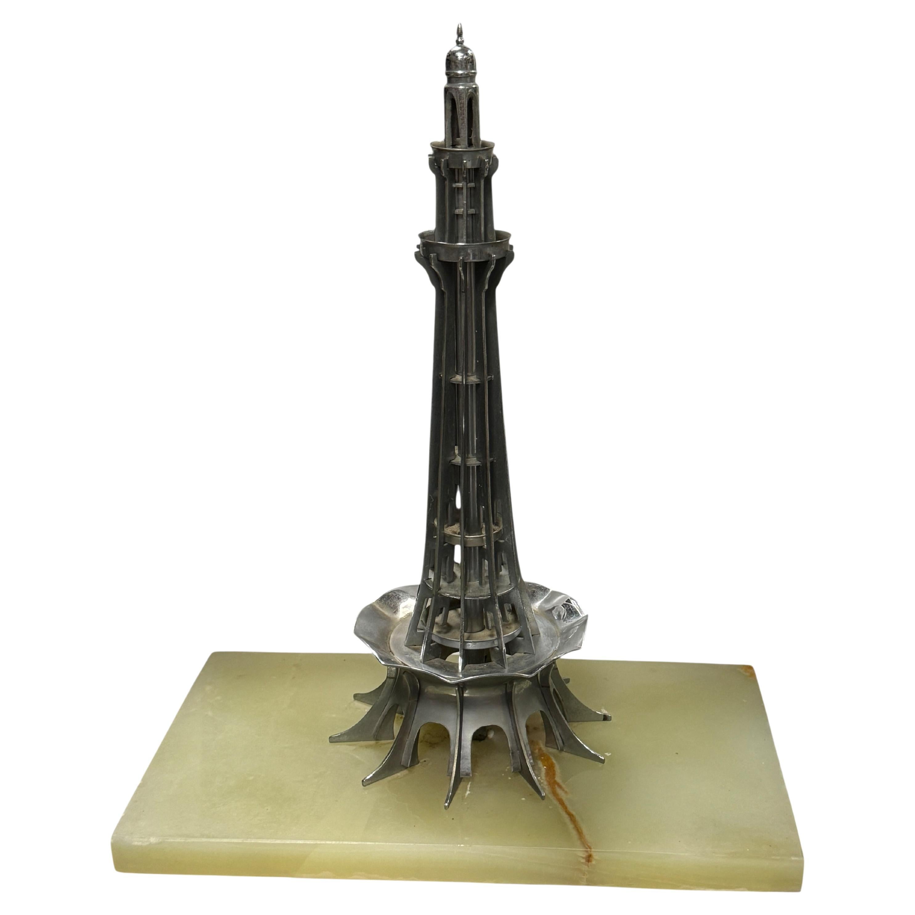 Grand Tour Minar e Pakistan Model Tower Statue Marble Base 1970s en vente