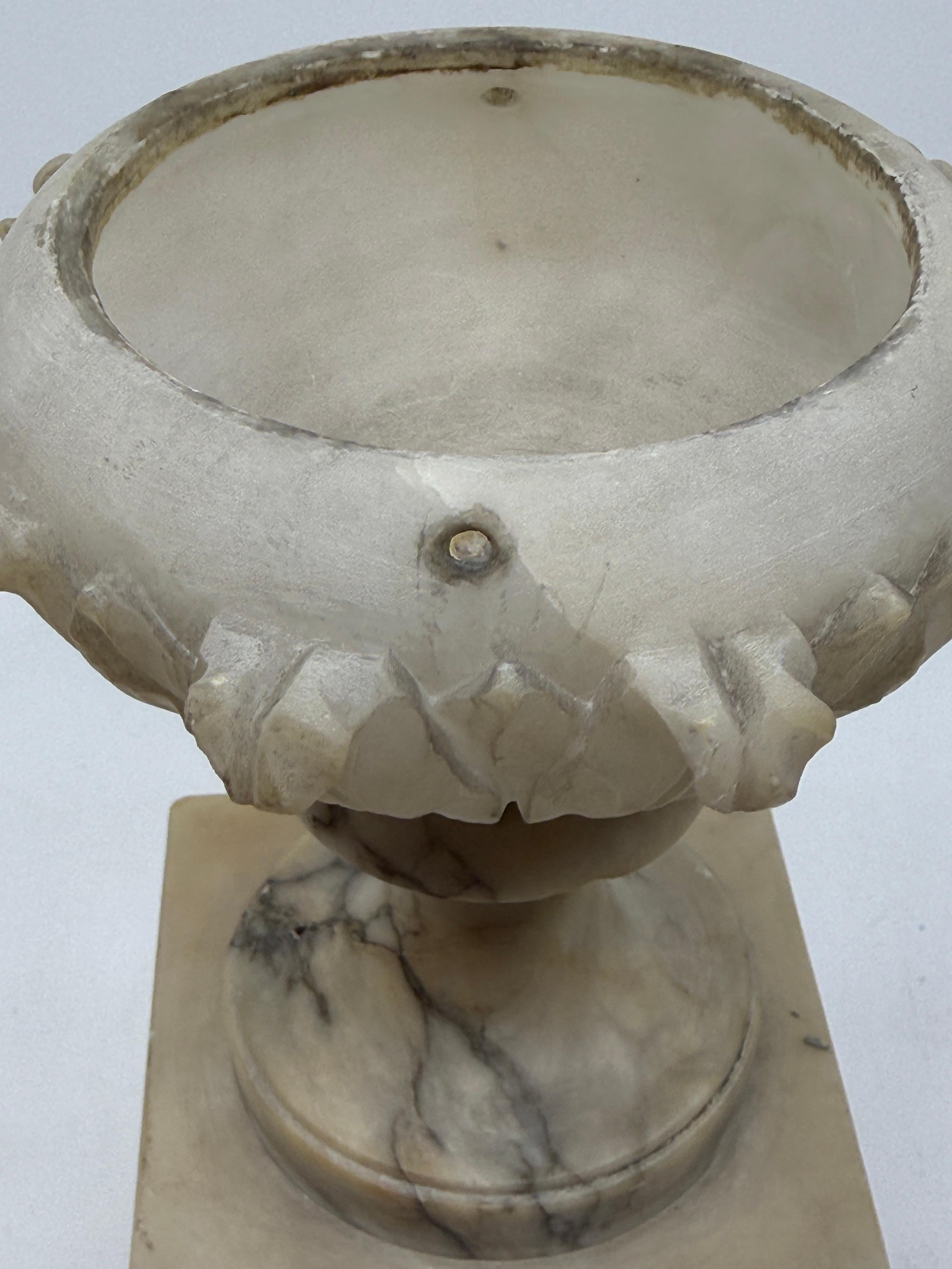 Grand Tour NeoClassical Alabaster Carved Urn in vendita 5