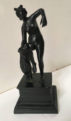 Grand Tour Neoclassical Bronze Figure of Venus at the Bath, circa 1800