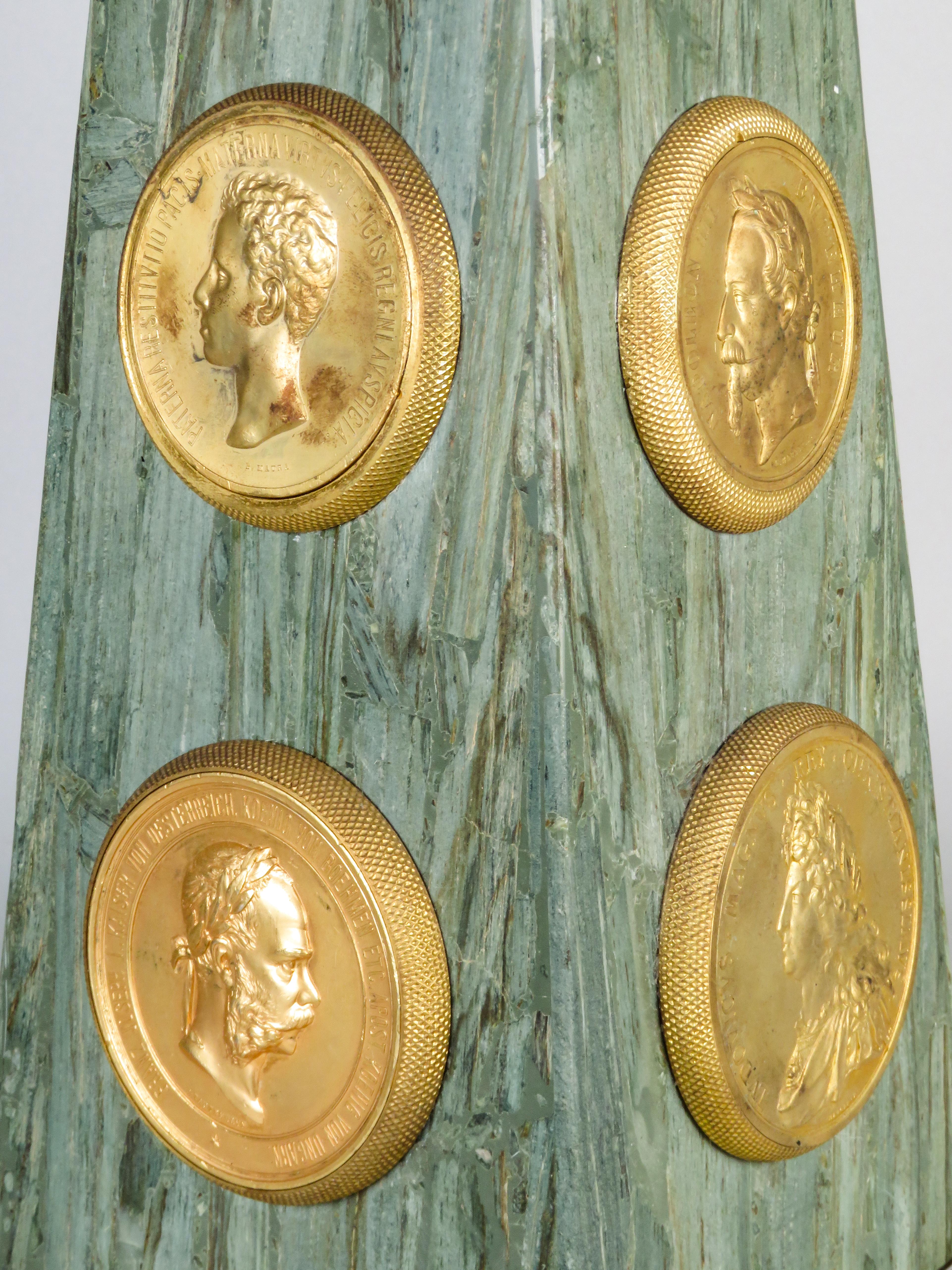 Grand Tour obelisk in marble and gilt bronze topped with a glass sphere For Sale 2