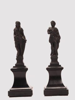 Grand Tour-Objekt: ein Paar Metallskulpturen auf Holzsockeln, Italien 1870.