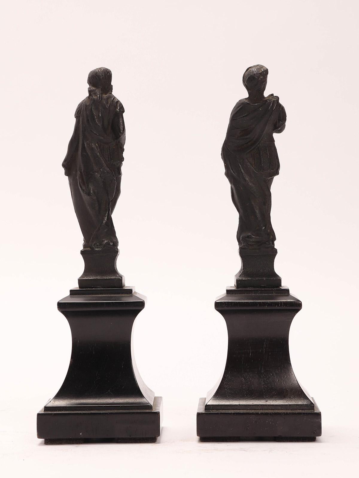 Métal Objet Grand Tour : deux sculptures en métal sur bases en bois, Italie 1870. en vente