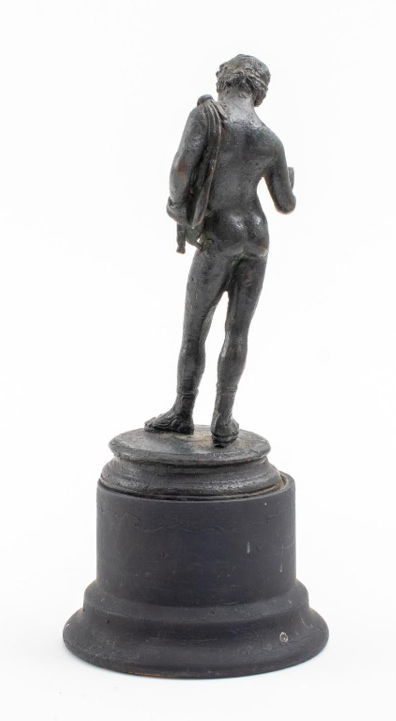 Grand Tour Patinierte Bronzestatue des Narzissen aus der Grand Tour (20. Jahrhundert) im Angebot