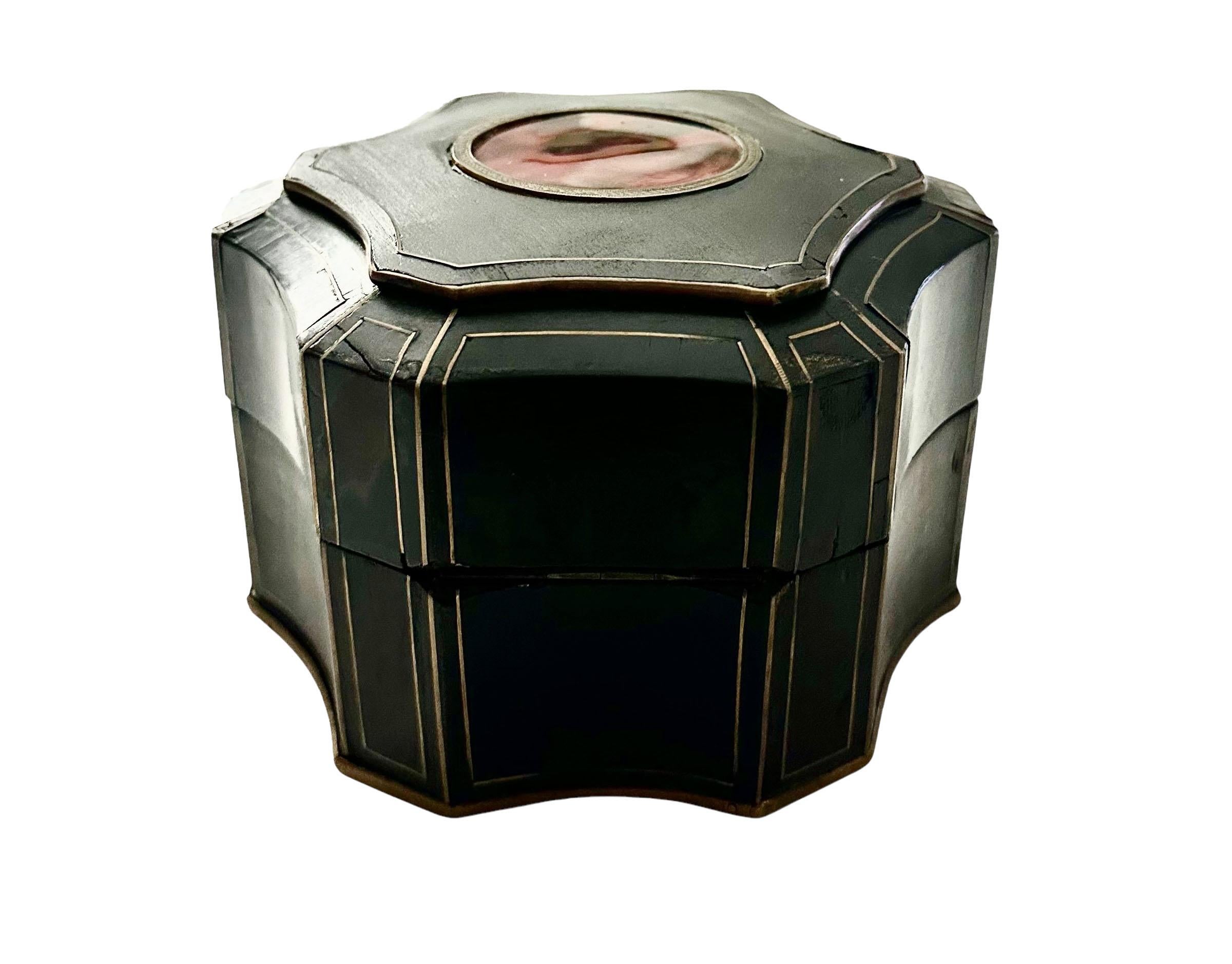 Caja de aromas Grand Tour con frascos rojo rubí en venta 8