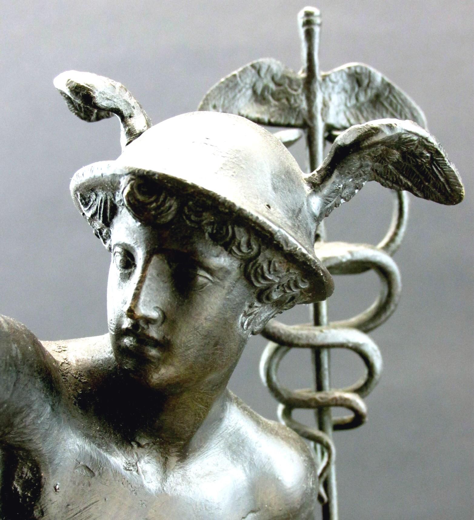 20ième siècle Belle lampe de table de style Grand Tour montée en bronze de Mercure, vers 1900 en vente