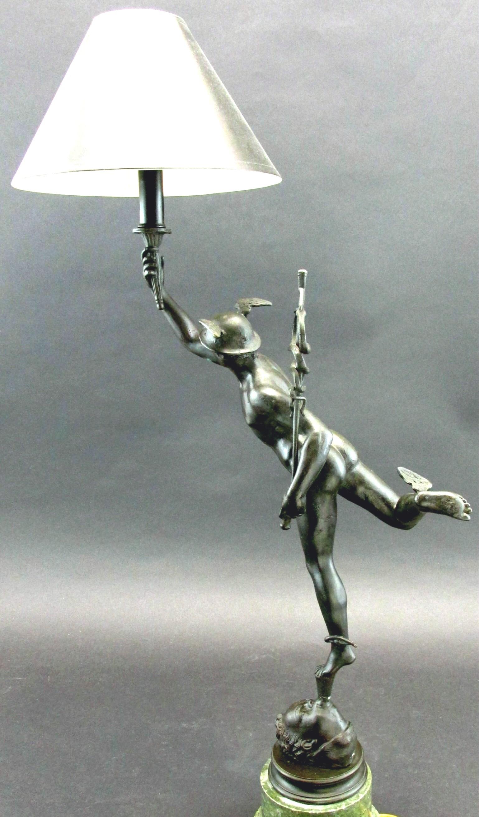 Européen Belle lampe de table de style Grand Tour montée en bronze de Mercure, vers 1900 en vente