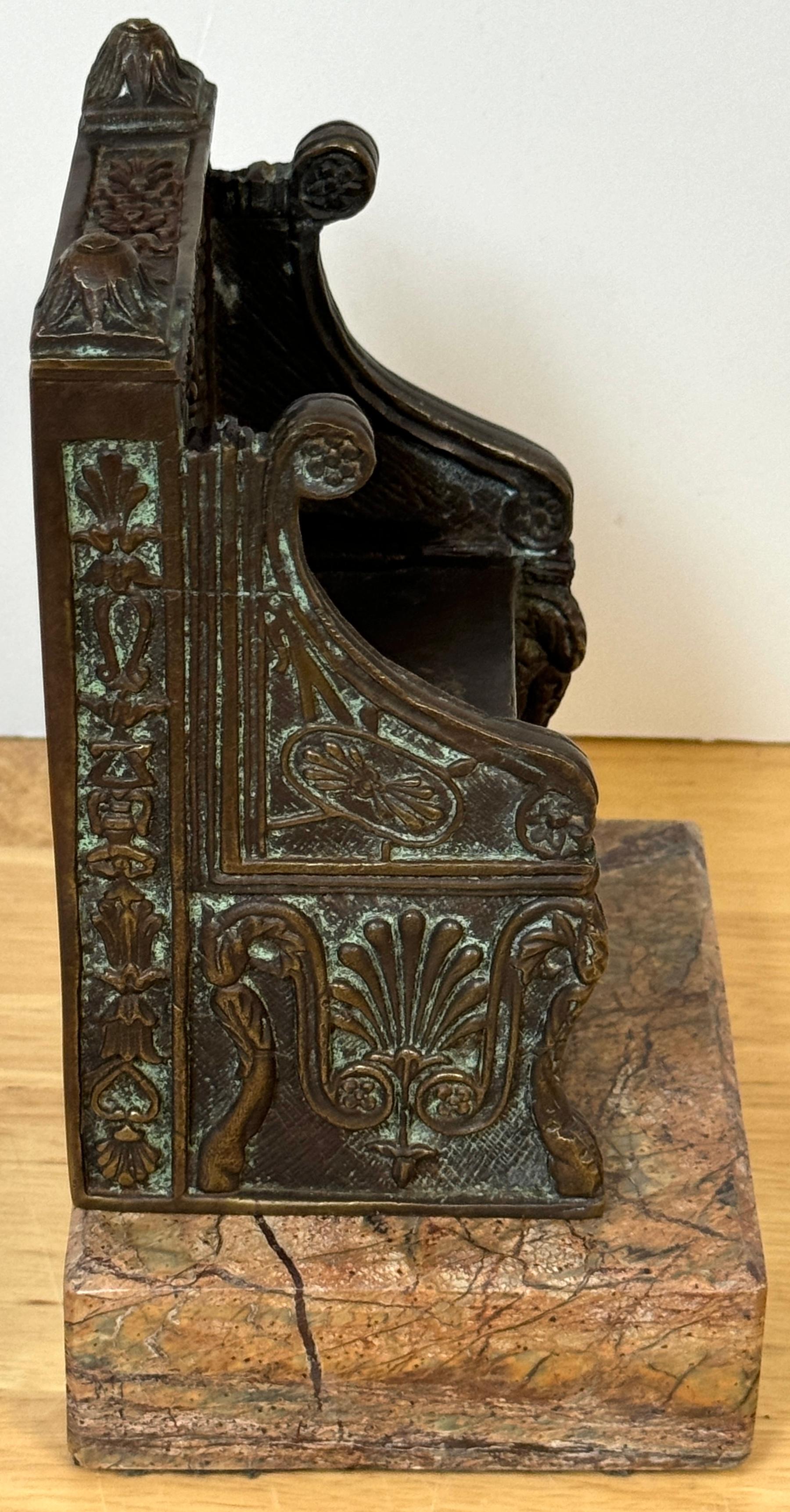 Modelo de bronce estilo Gran Tour de la Silla del Trono de San Pedro Italiano en venta
