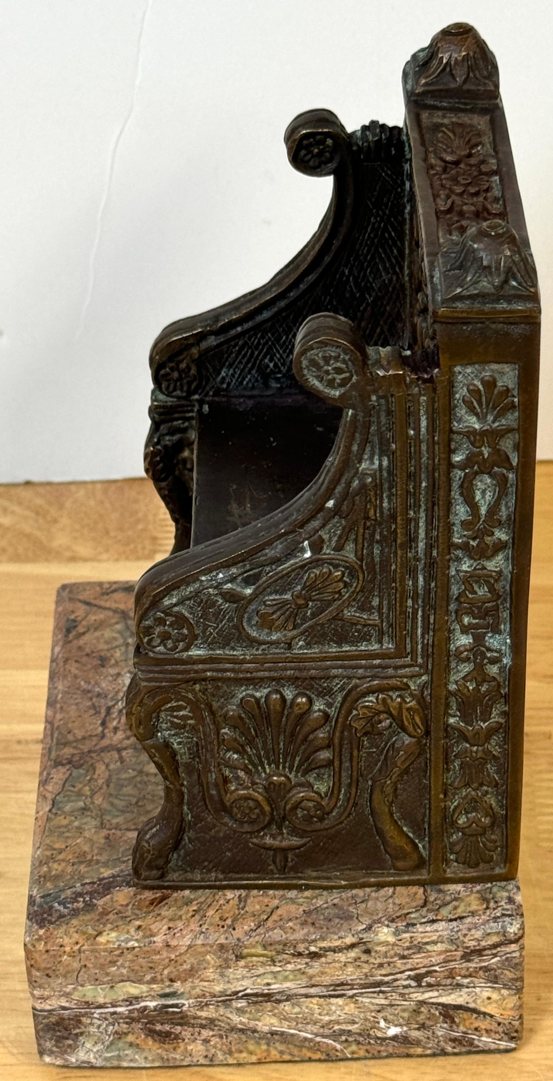 Modelo de bronce estilo Gran Tour de la Silla del Trono de San Pedro siglo XX en venta