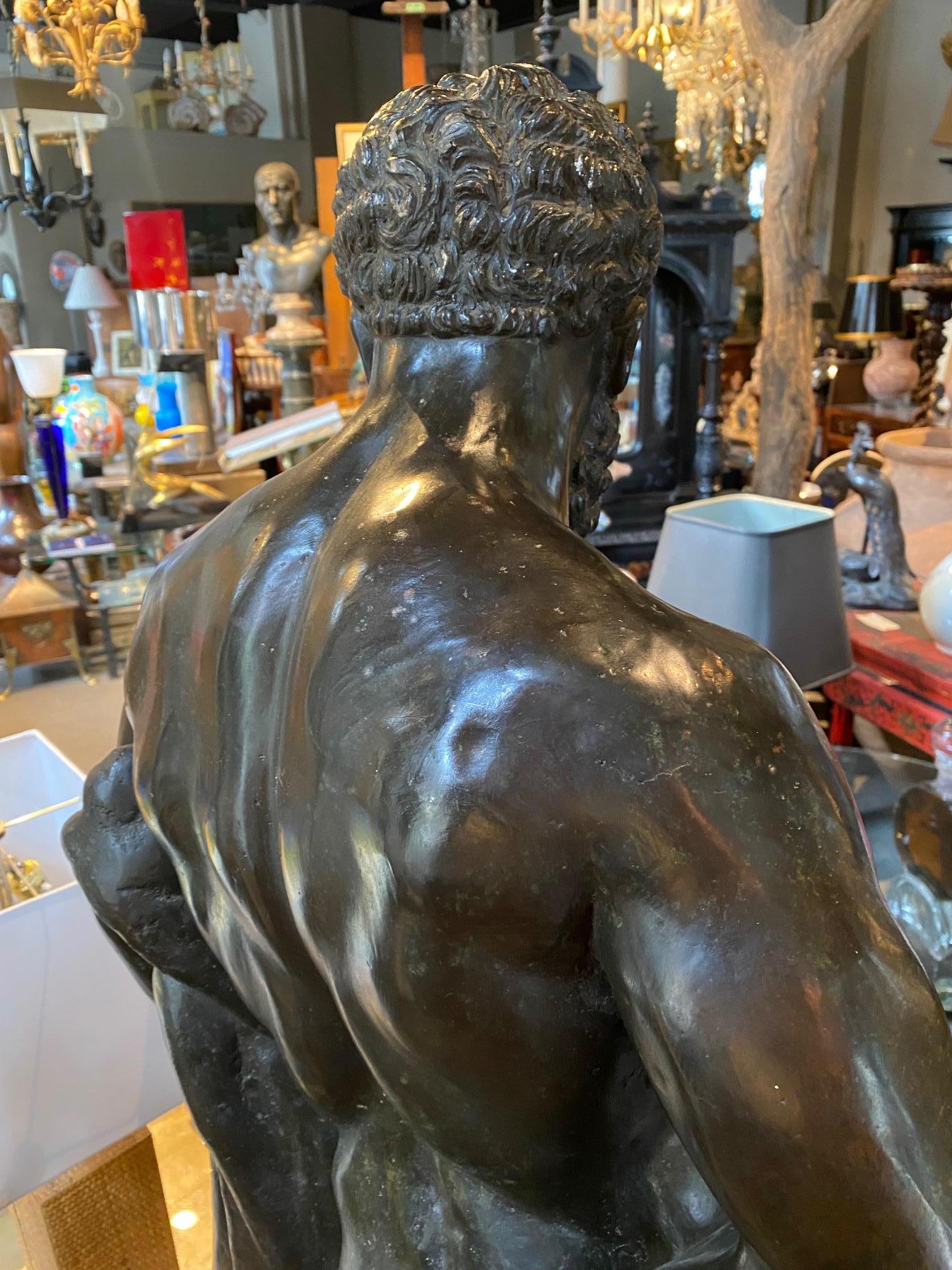 Grand modèle en bronze du Grand Tour  Farnese Hercule en vente 4