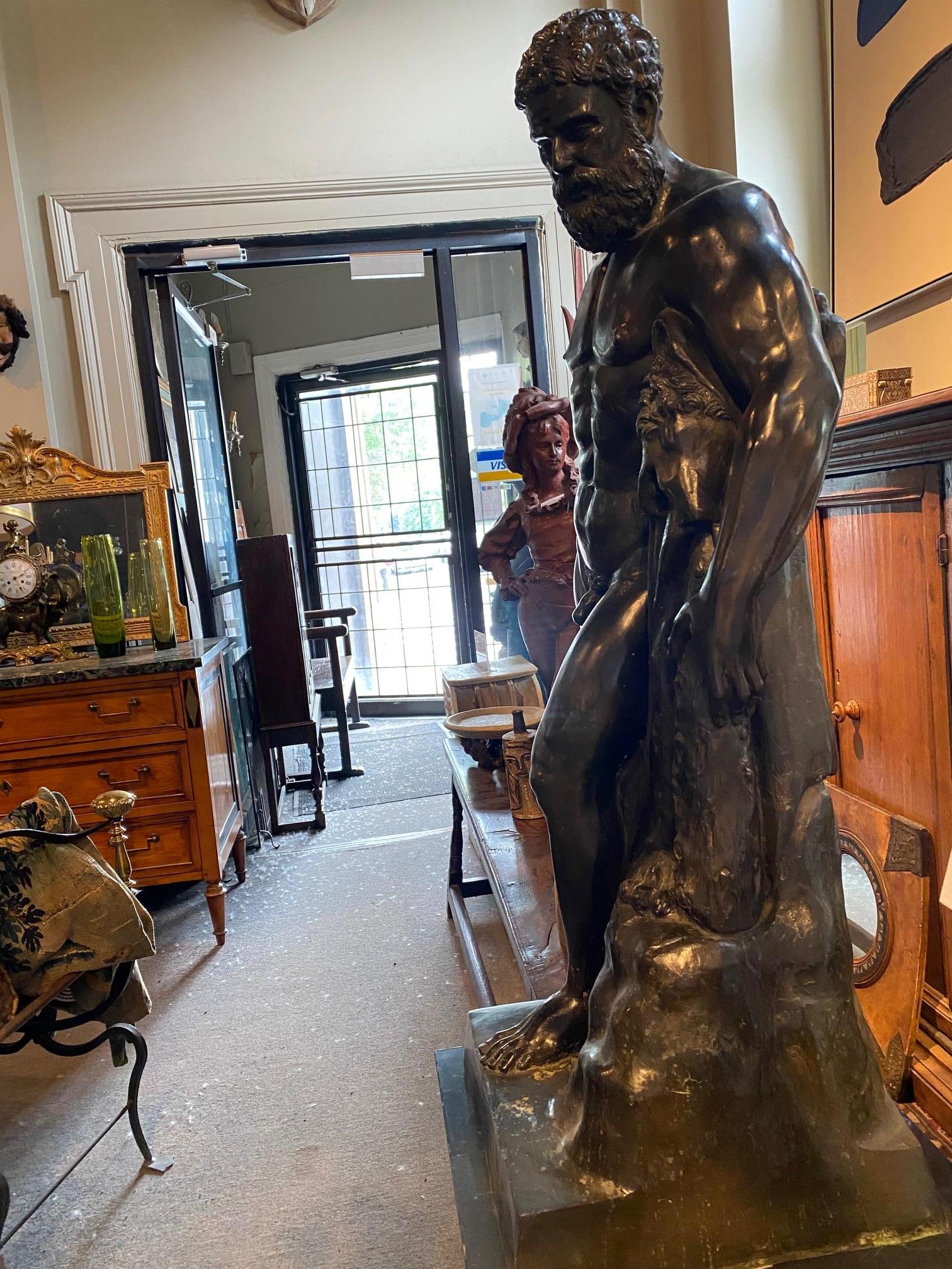 Grand modèle en bronze du Grand Tour  Farnese Hercule en vente 7