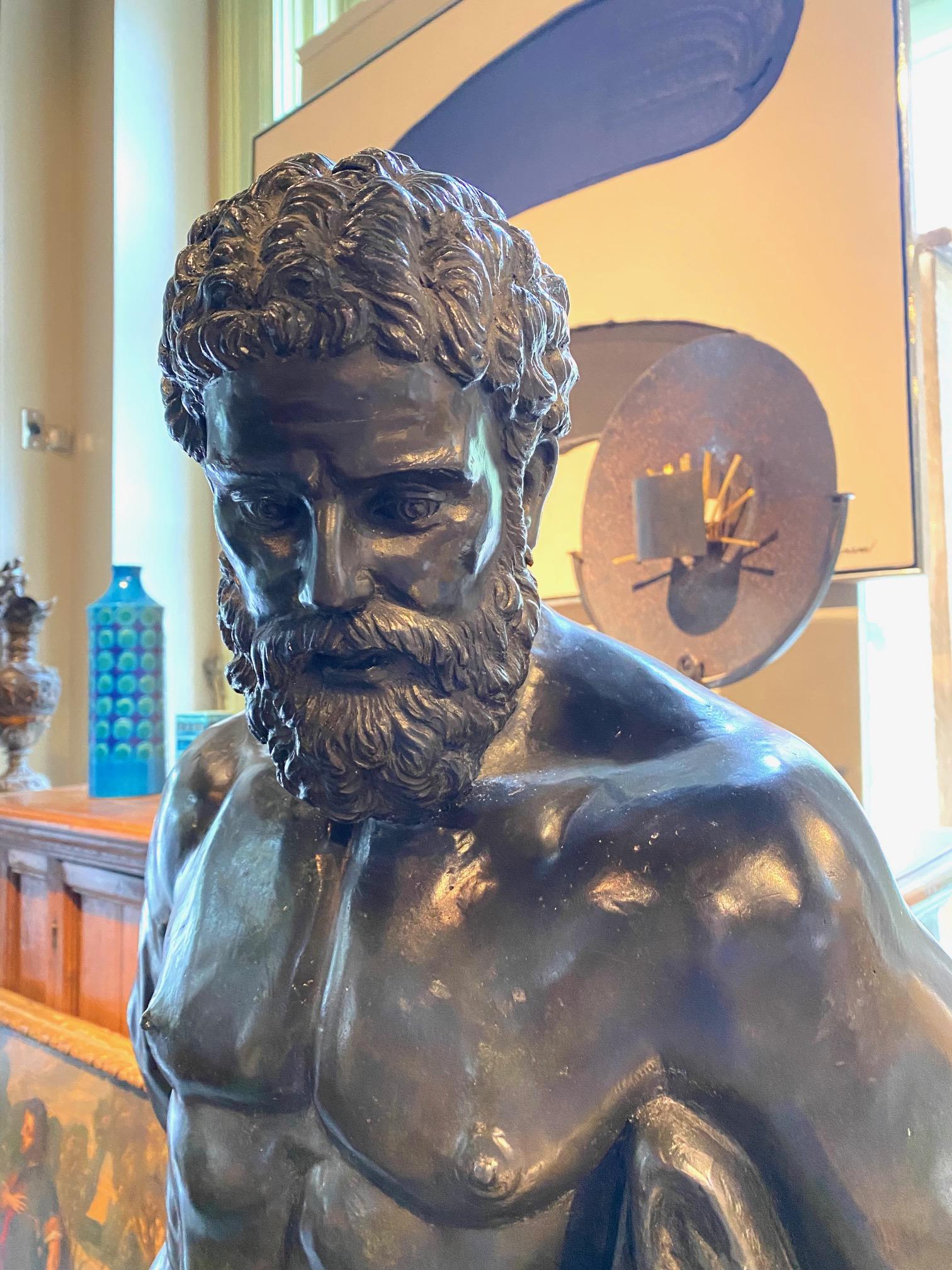 Grand modèle en bronze du Grand Tour  Farnese Hercule Bon état - En vente à Montreal, QC