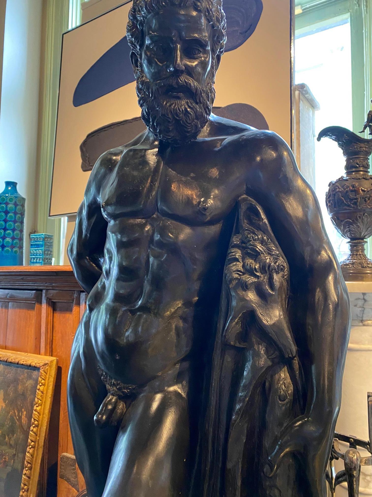 Bronze Grand modèle en bronze du Grand Tour  Farnese Hercule en vente