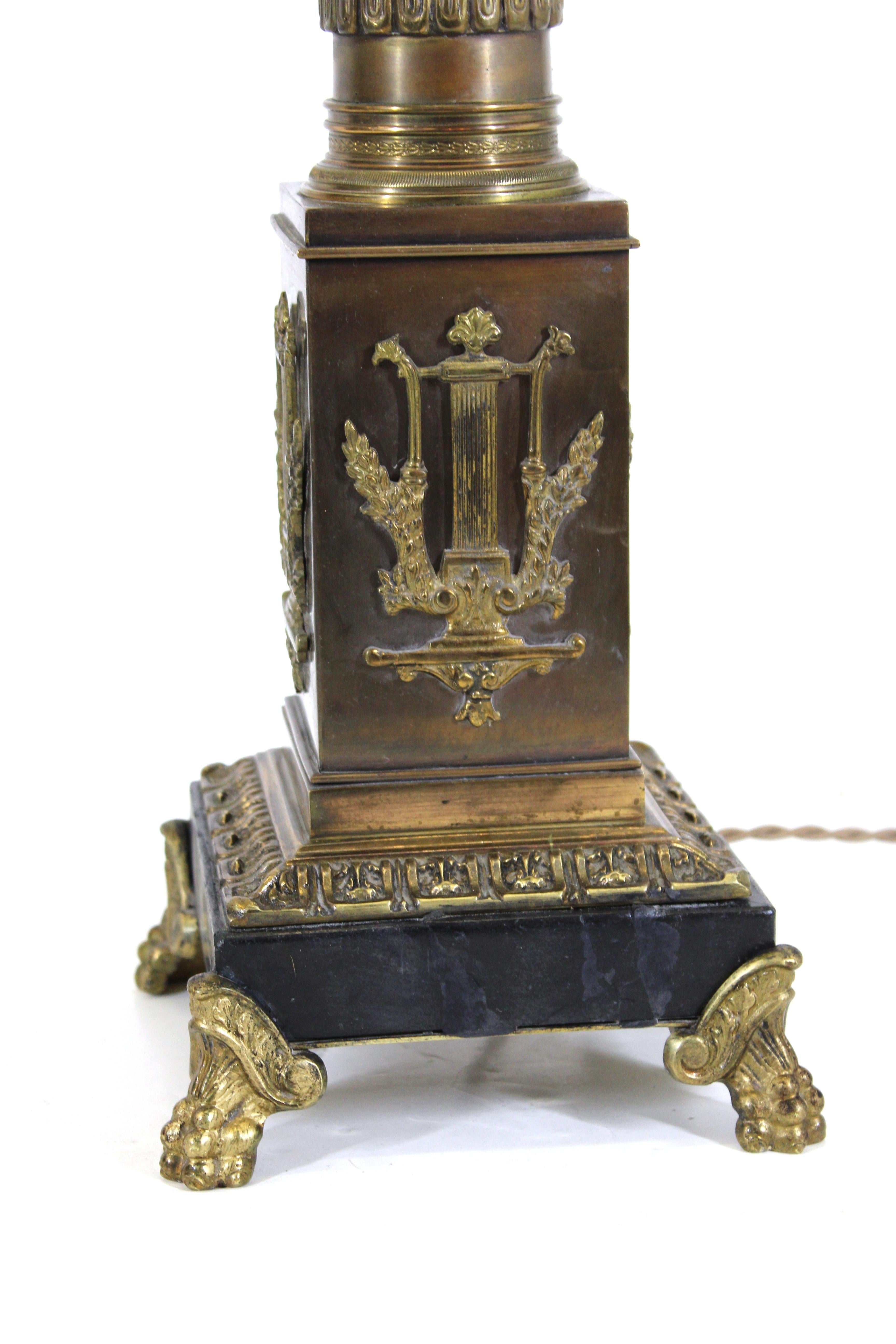 20ième siècle Lampe de table néolcassique en bronze de style Grand Tour en vente