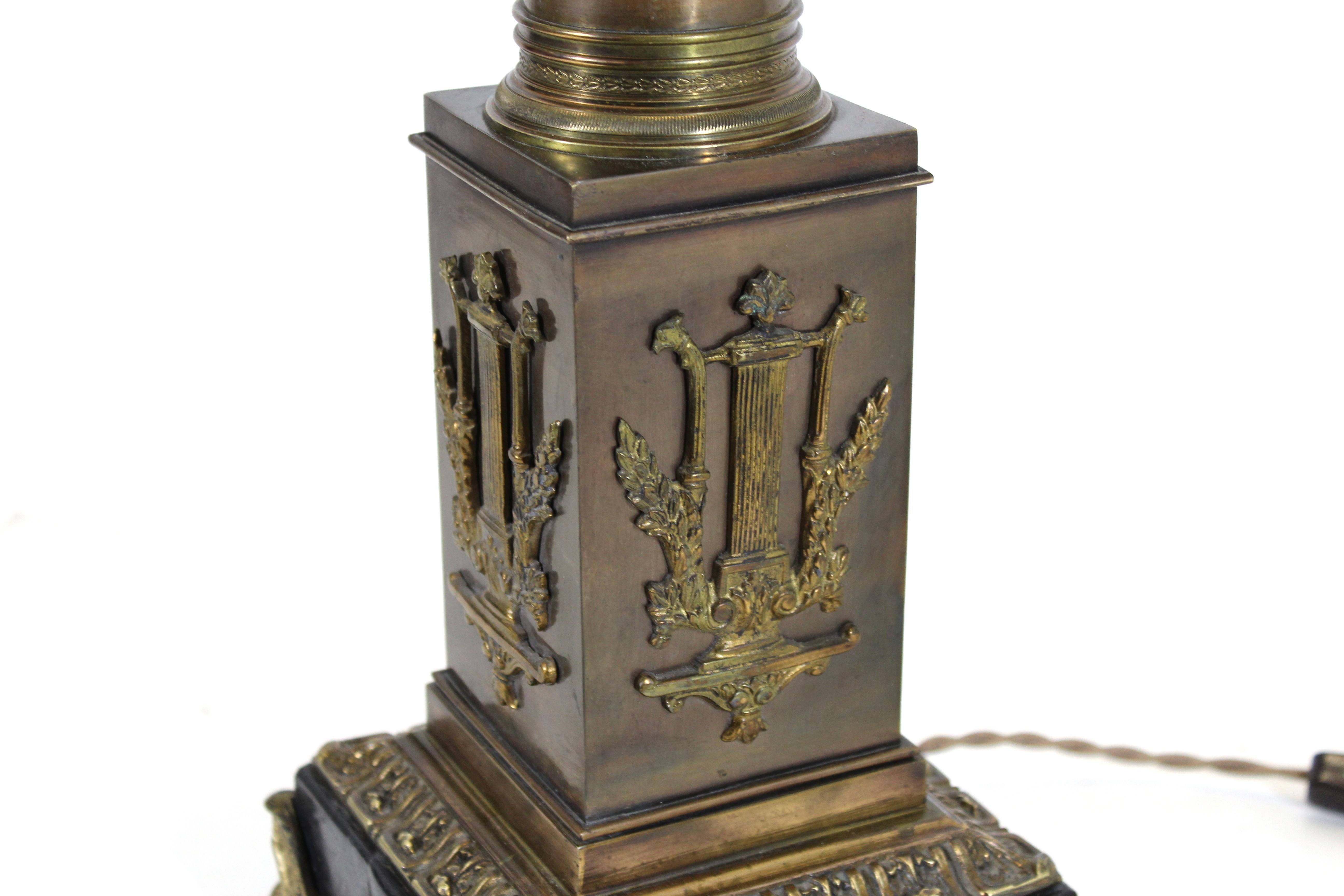 Lampe de table néolcassique en bronze de style Grand Tour en vente 3