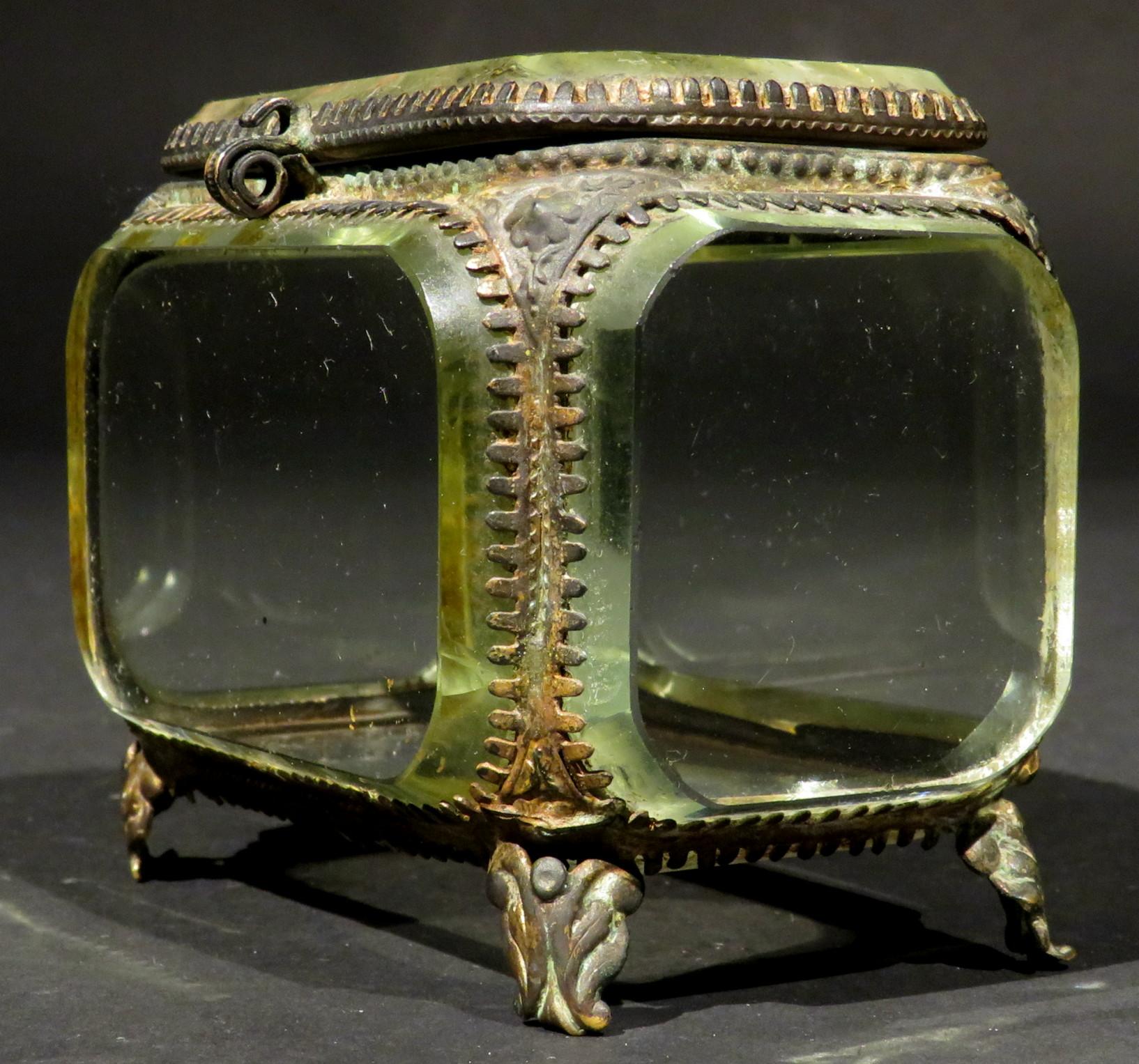 Grand Tour Style Ormolu and Glass Panelled Trinket Box, Italy, Circa 1880 In Good Condition In Ottawa, Ontario