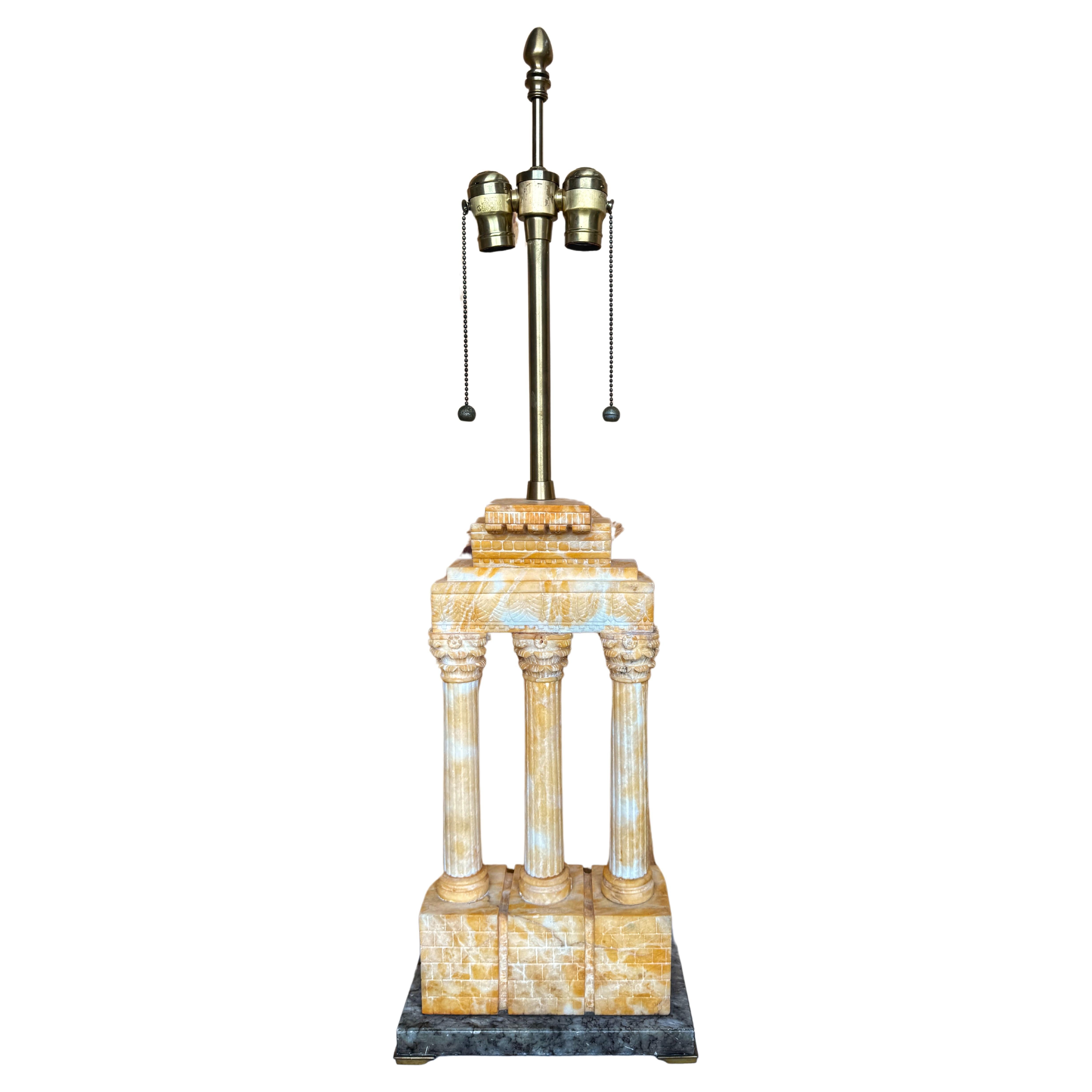 Modèle temple de Castor & Pollux en marbre de Sienne de style Grand Tour, converti en lampe en vente