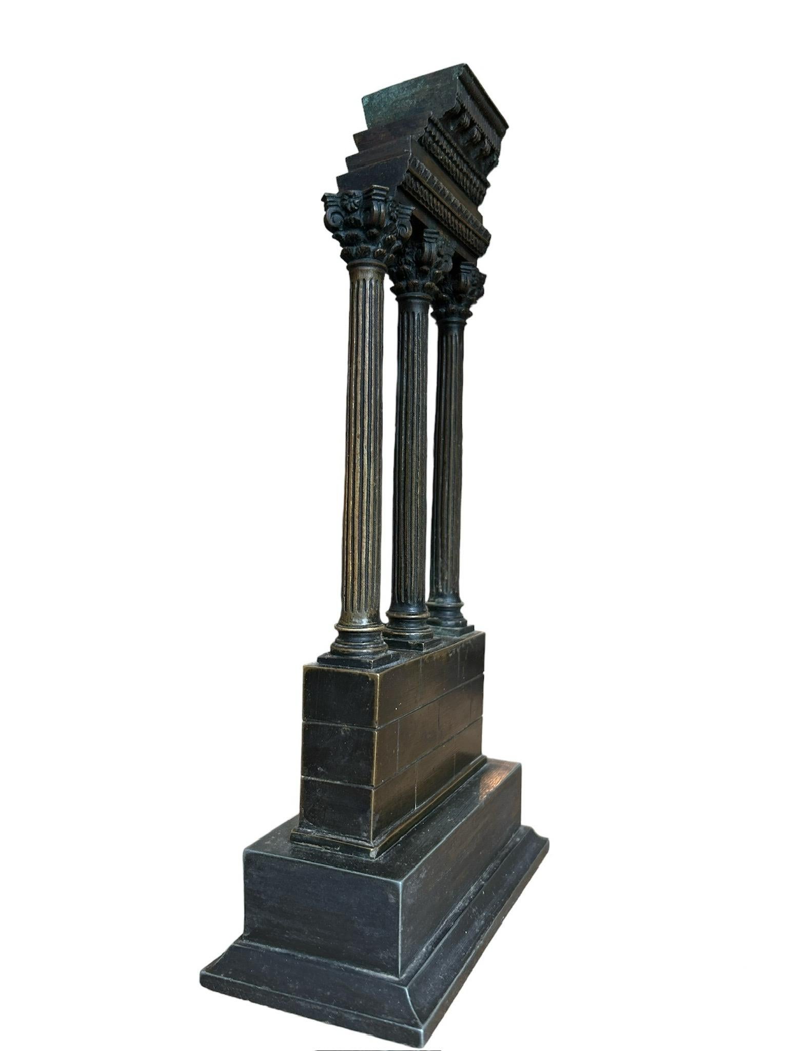 Temple of Castor & Pollux in bronze with a green patina.
The base is in iron. Grand Tour souvenir.