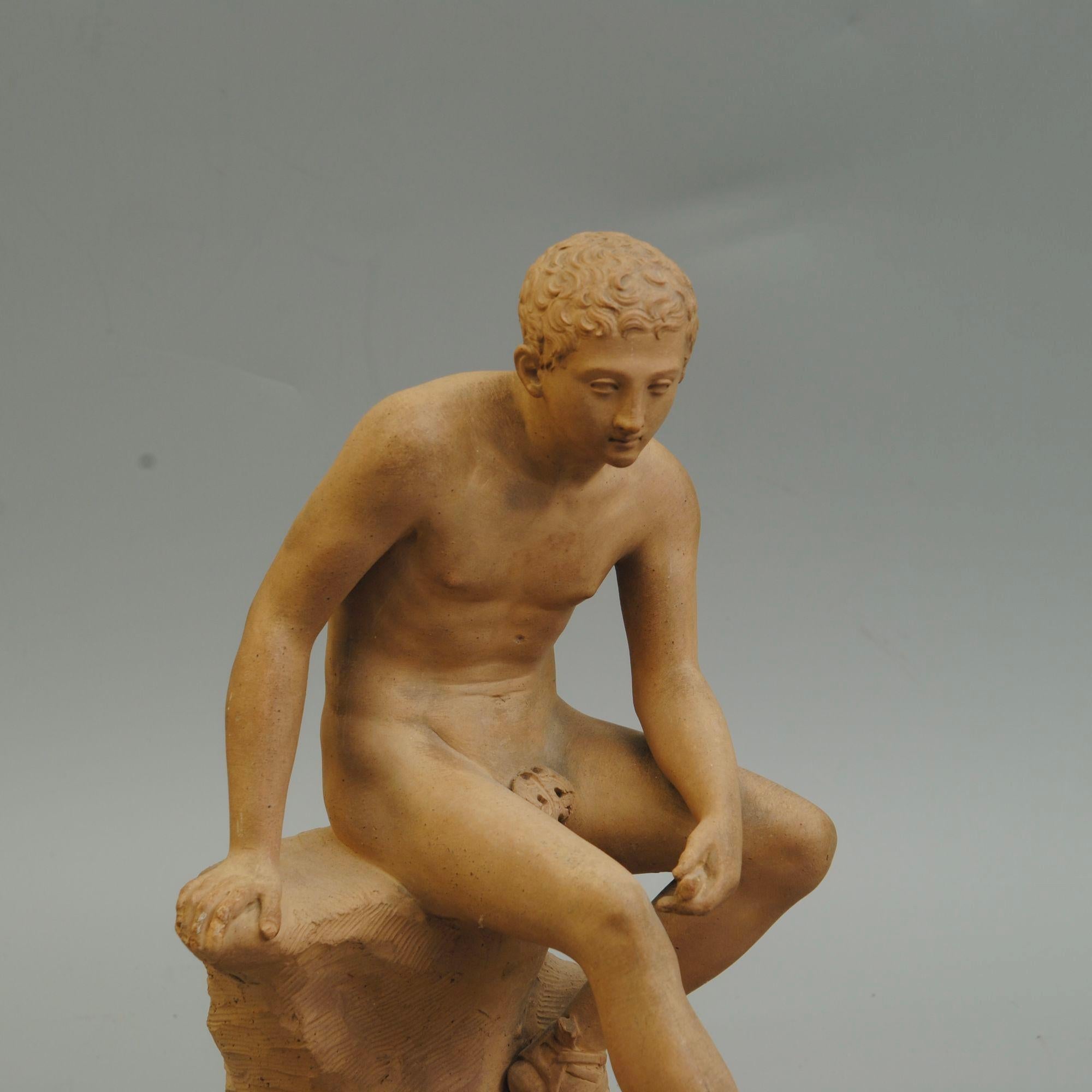 Figure italienne en terre cuite représentant Mercure reposant sur un rocher, d'après Giovanni Mollica - Milieu du XIXe siècle
Label écrit à la main à la base voir image