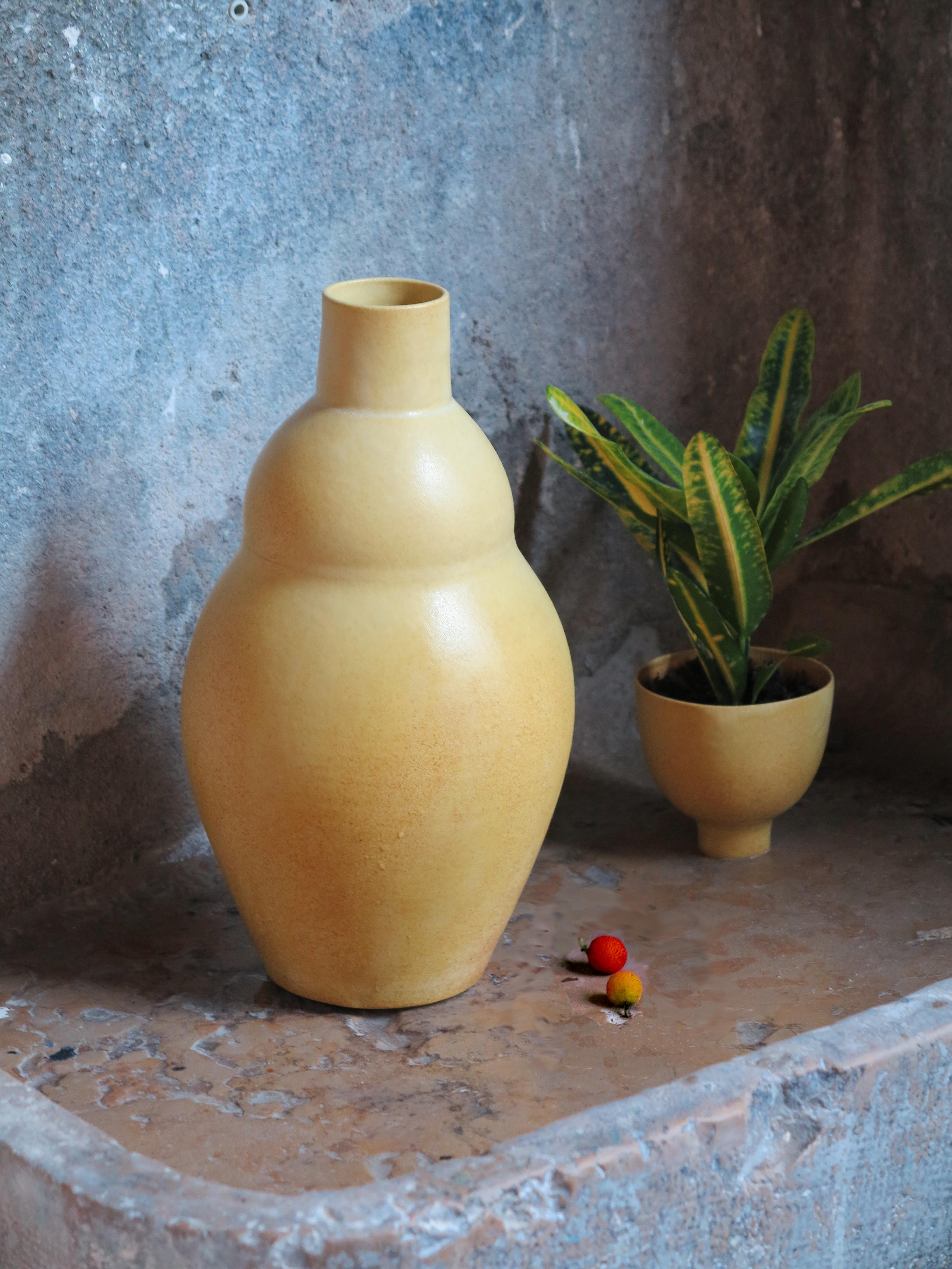 Modern Grand Vase Jaune by Cica Gomez For Sale