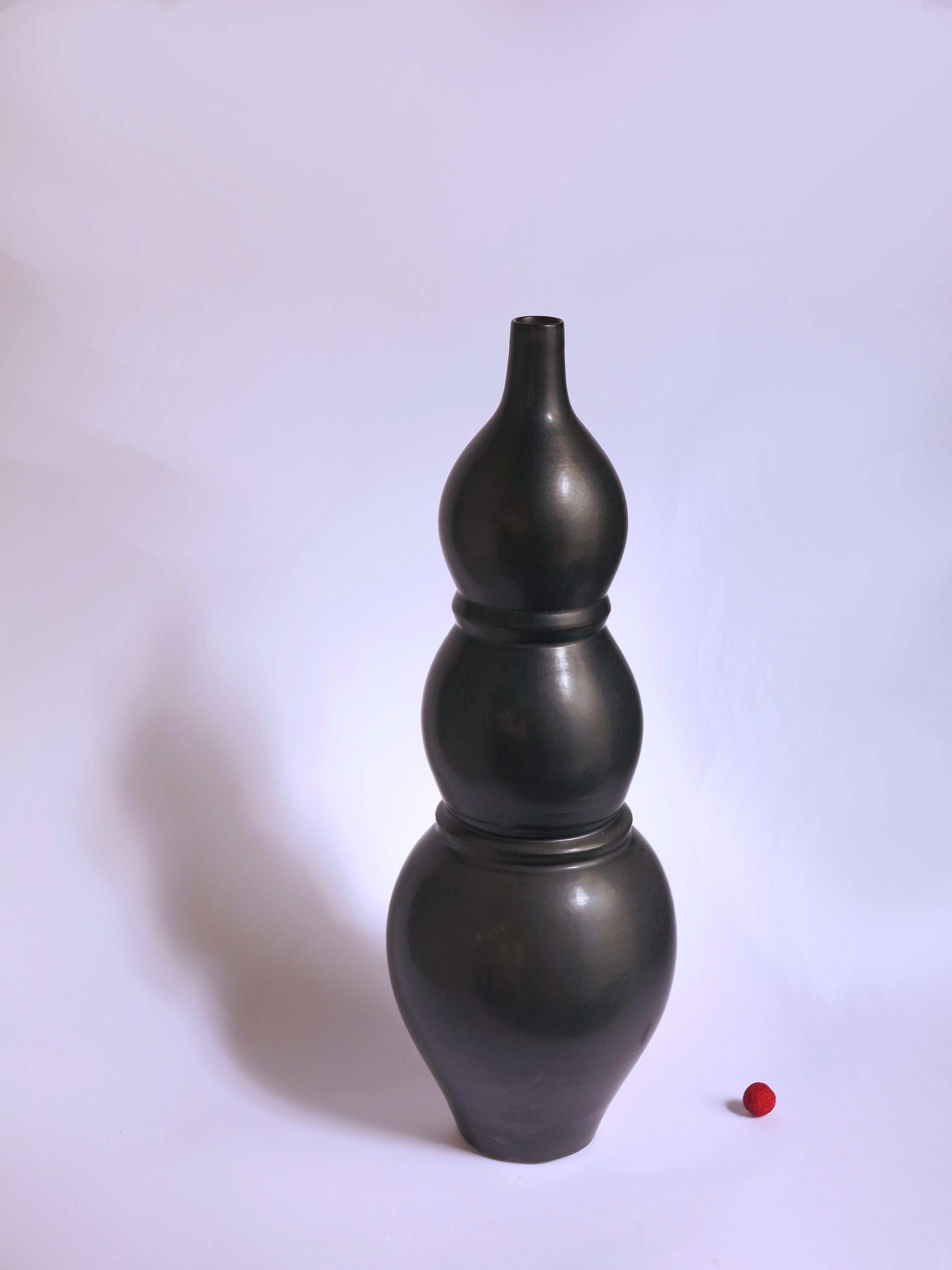 Moderne Grand Vase Noir de Cica Gomez en vente
