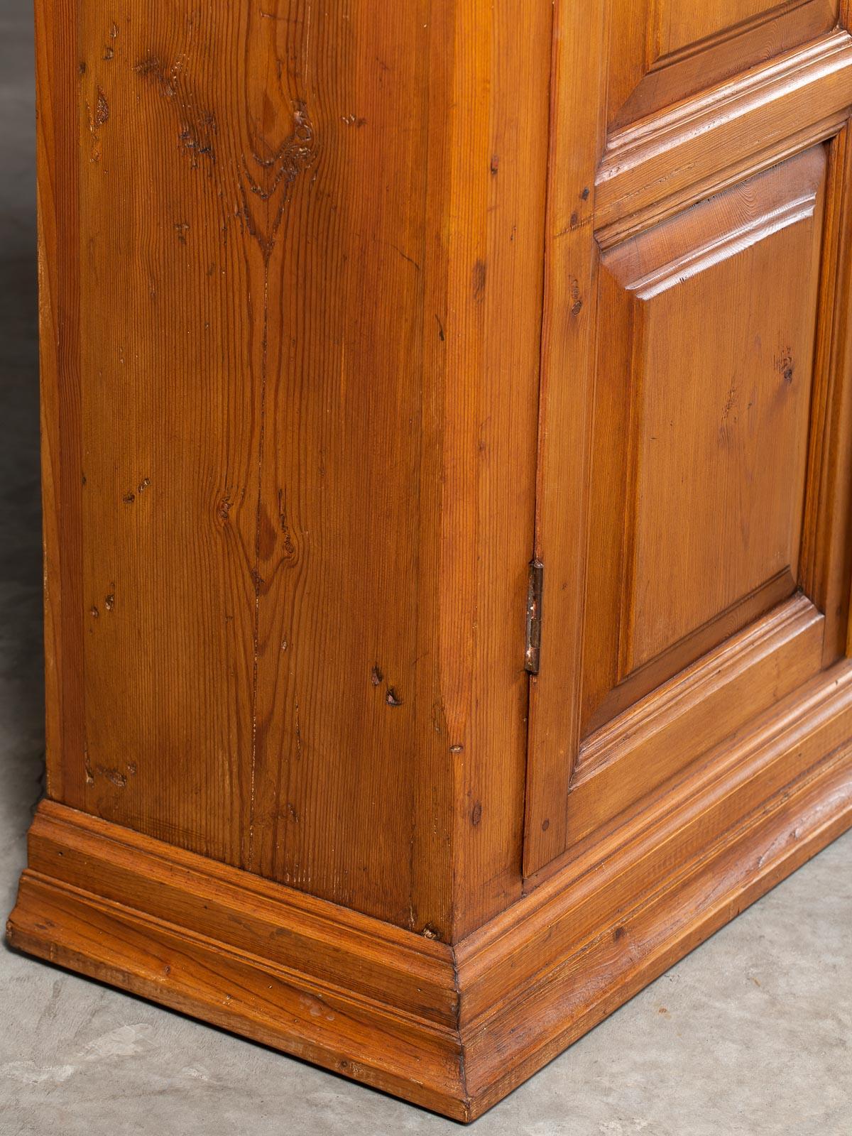 Grand Vintage French Solid Pine Buffet Credenza Cabinet, circa 1930 For Sale 11