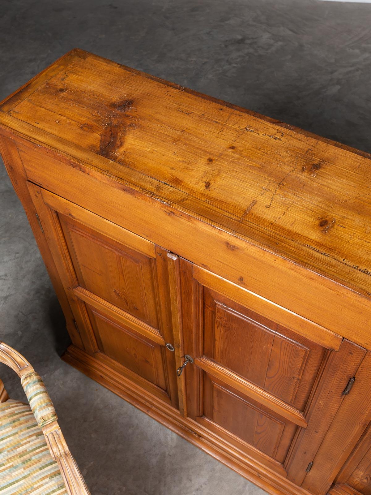 Grand Vintage French Solid Pine Buffet Credenza Cabinet, circa 1930 For Sale 12
