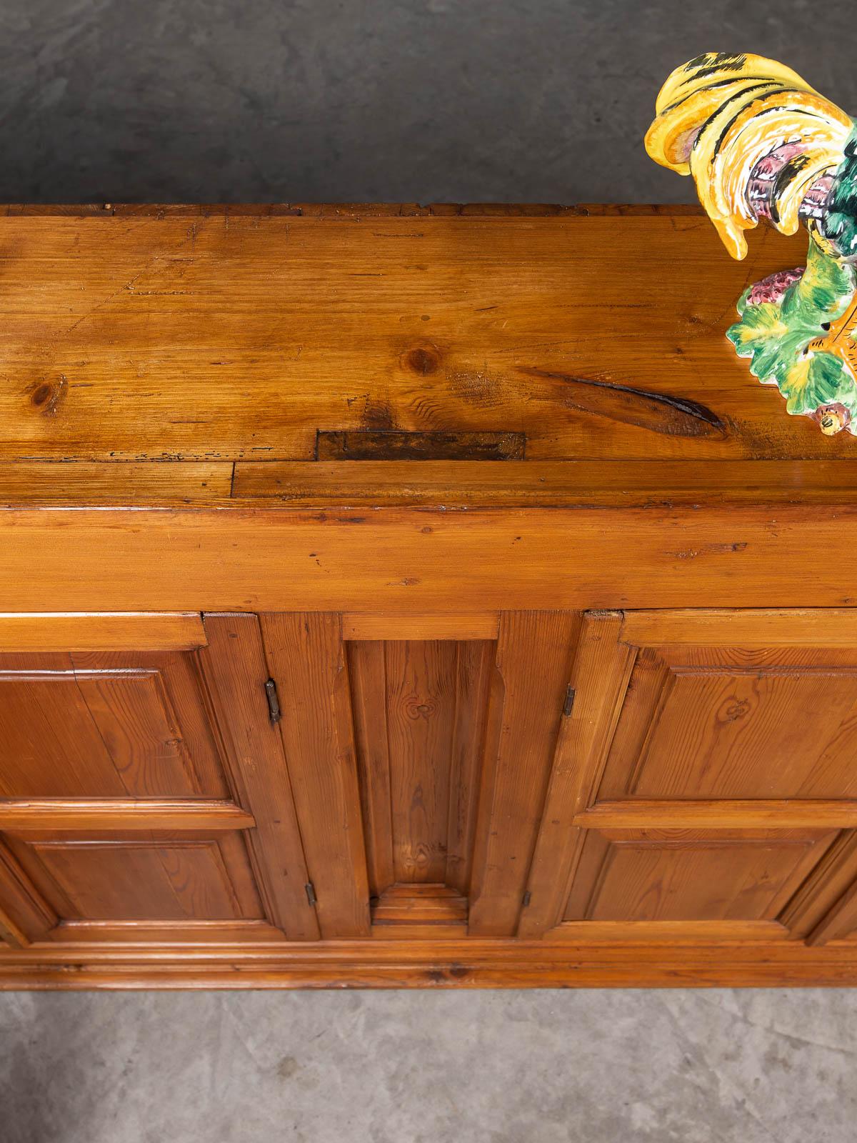 Grand Vintage French Solid Pine Buffet Credenza Cabinet, circa 1930 For Sale 3