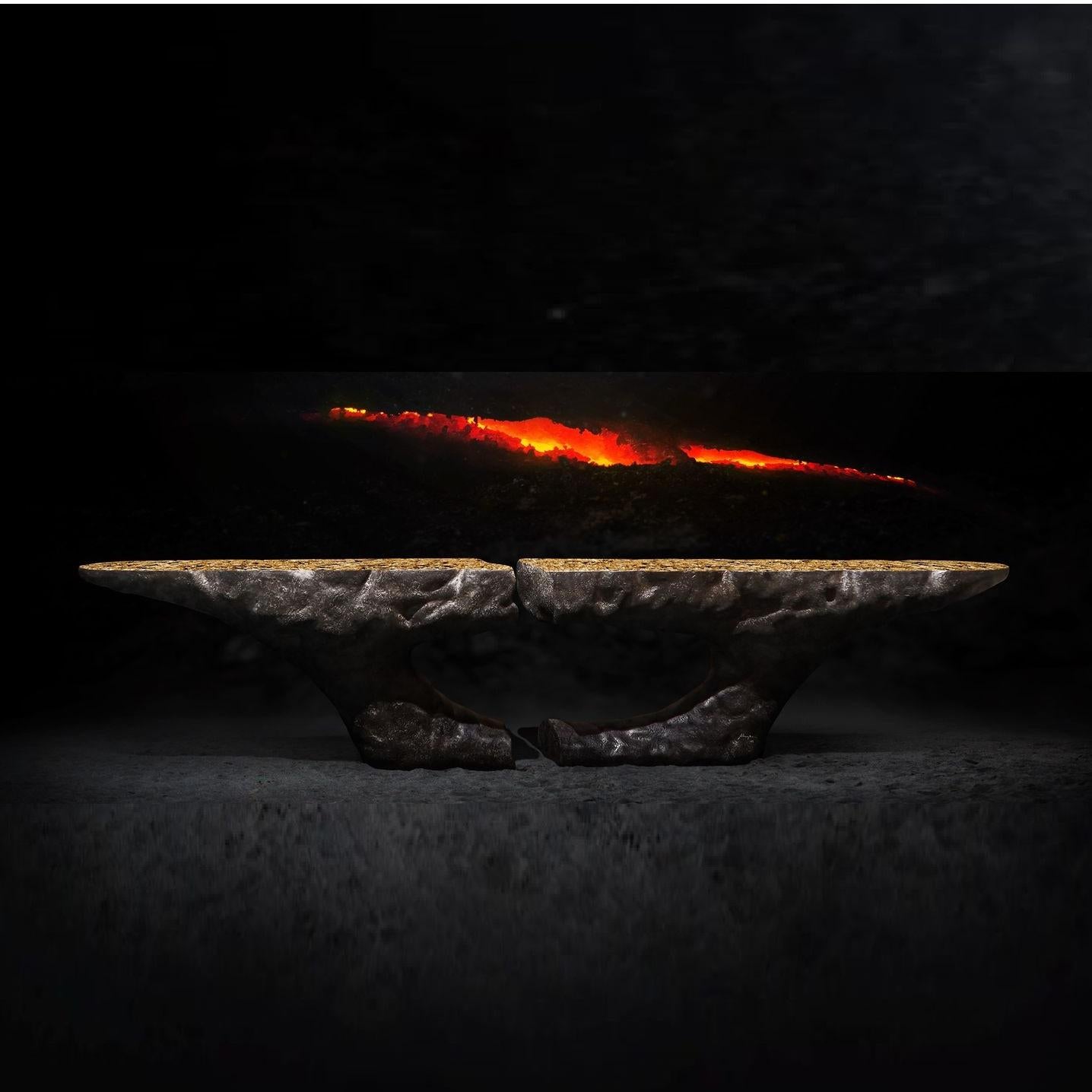 Résine Table console de style brutaliste Top texturé feuille d'or en vente