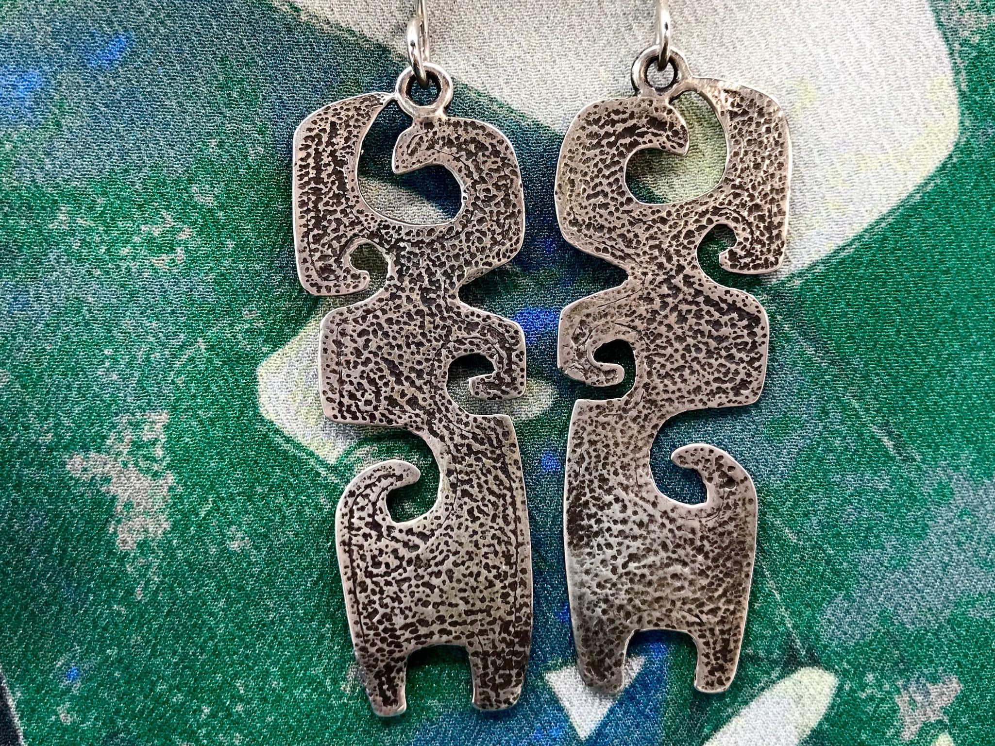 Grandchildren, cast silver earrings Melanie Yazzie contemporary Navajo designs

This is part of a series of imagery Melanie Yazzie uses in her printmaking, sculptures, and jewelry designs. The jewelry designs for Grandmother include this pendant