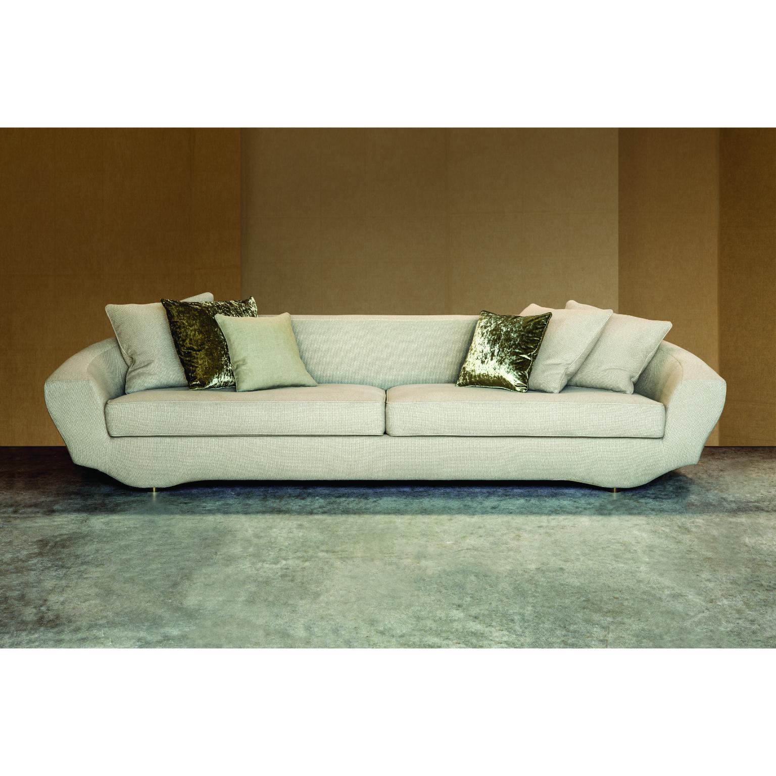 Canapé Grande 320 Five Seater en bronze foncé et tapisserie Diablo de Casa Casati
Dimensions : D 100 x L 320 x H 85 cm. 
MATERIAL : Bois de Beeche, contreplaqué marin, polyuréthane, fibre de polyester, mousse, coton, thermoplastique et