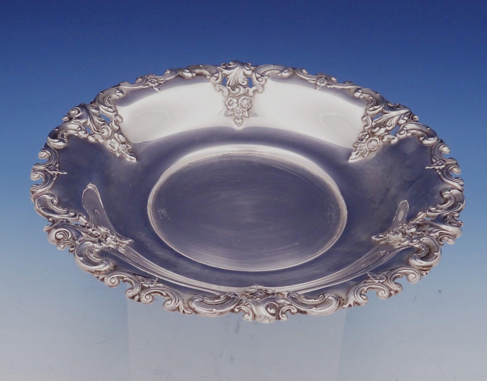 Grande Baroque by Wallace

Stunning Grande Baroque by Wallace sterling silver bowl underplate marked #5971. It measures 1 1/4