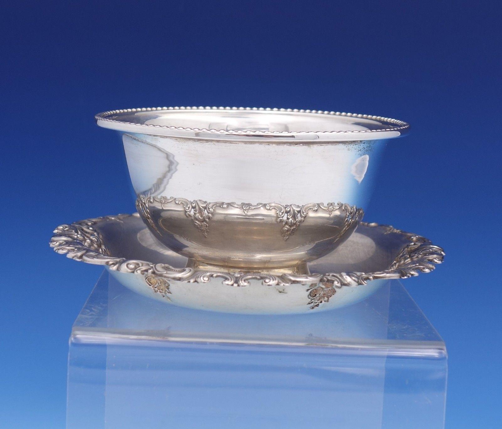 Beautiful Grande baroque by Wallace sterling silver gravy boat marked #4995. This gravy boat measures 3 x 6 in diameter and weighs 7.0 troy ounces. It is not monogrammed and is in excellent condition. Wonderful!



 