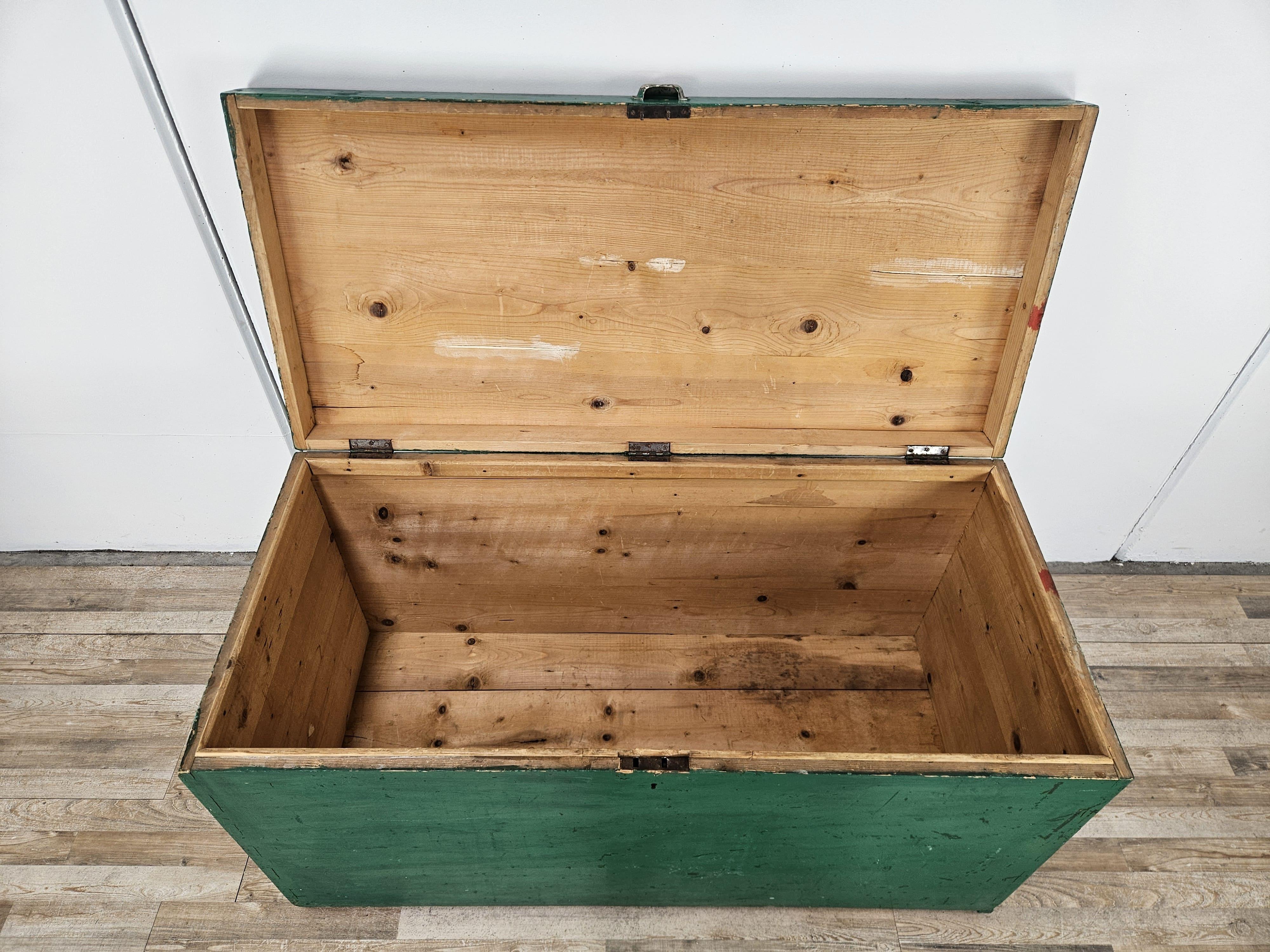 Grande baule da viaggio in legno dipinto For Sale 2