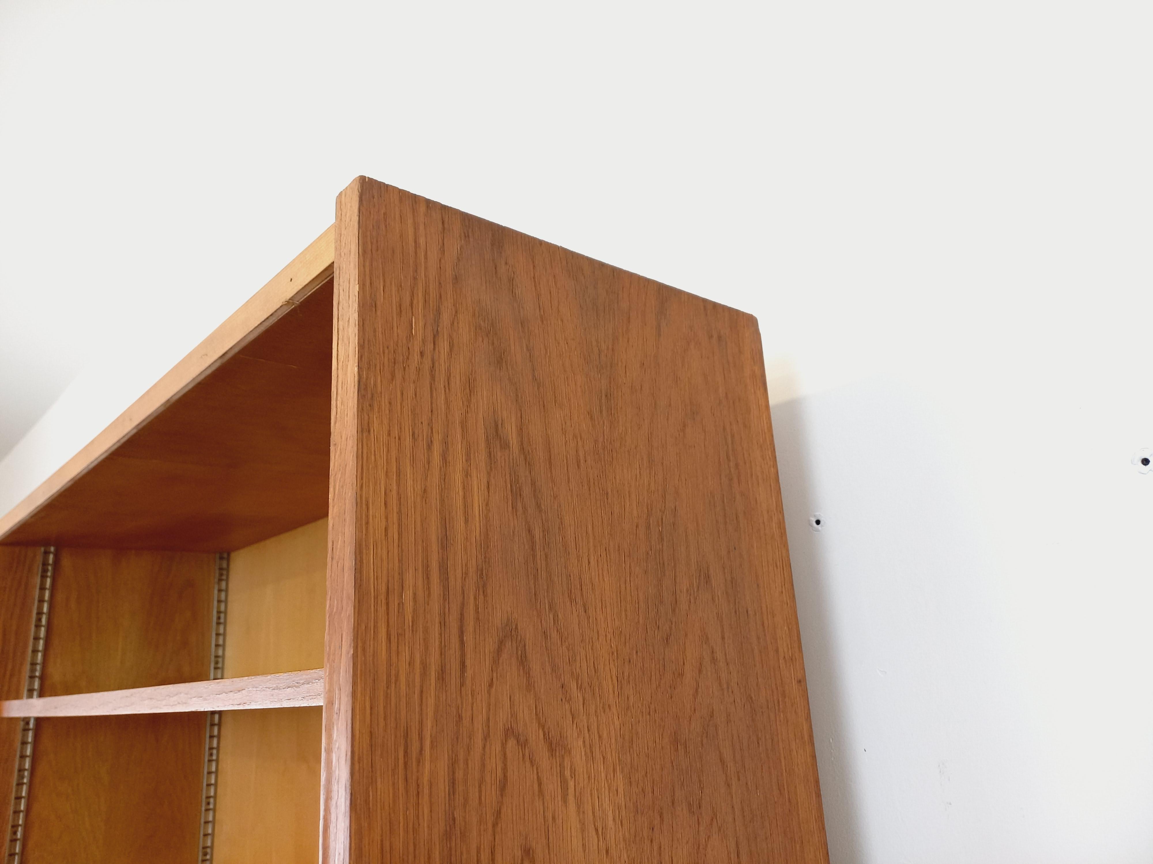Grande bibliothèque étagère vintage en bois de chêne des années 50 60 in vendita 10