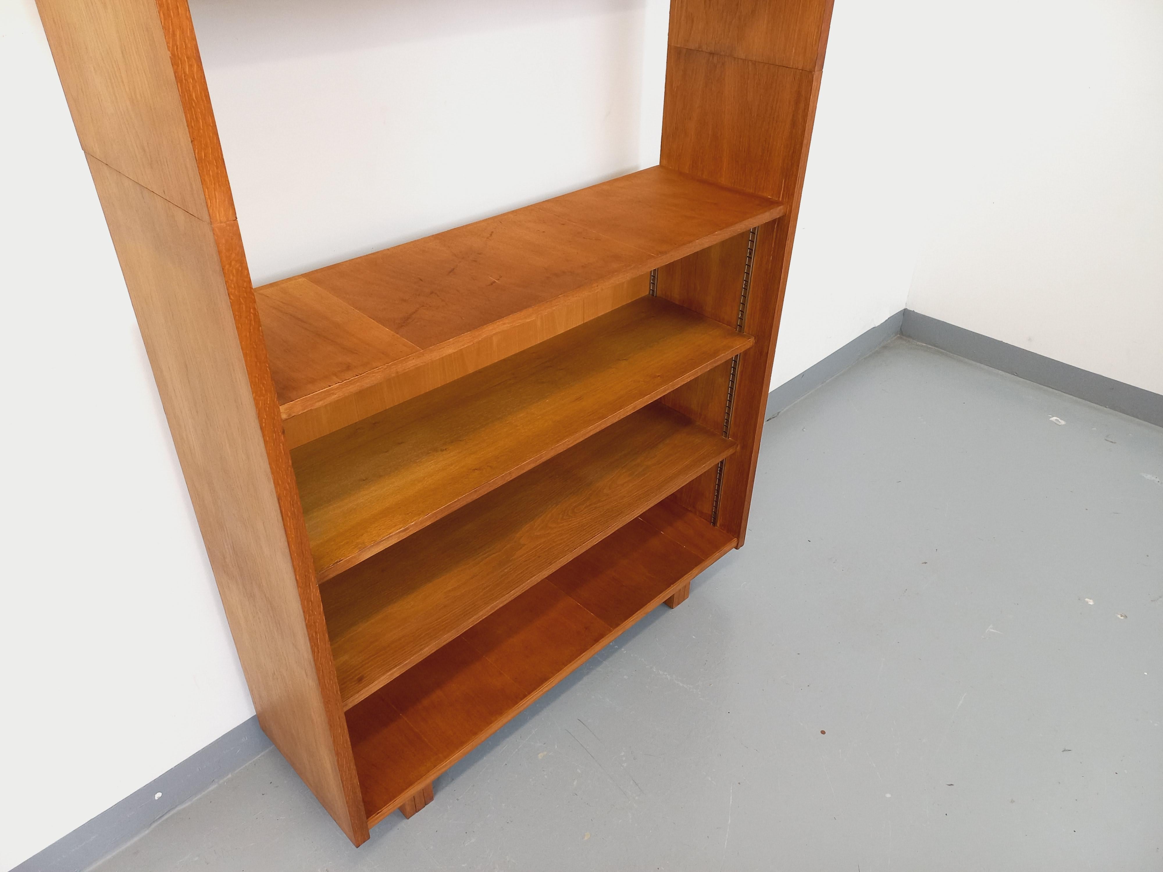 Grande bibliothèque étagère vintage en bois de chêne des années 50 60 In condizioni buone in vendita a BESANÇON, FR