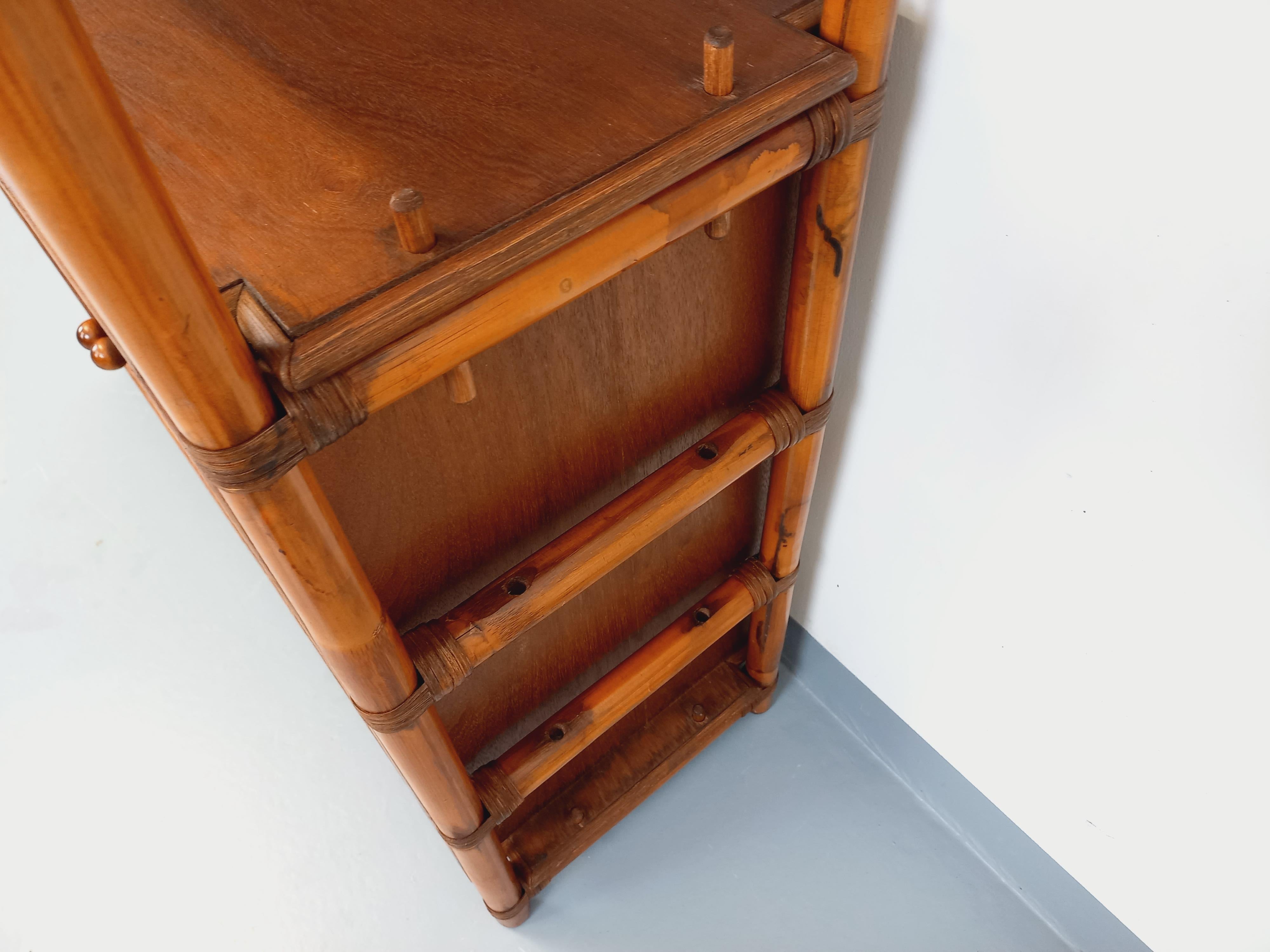 Grande bibliothèque étagère vintage en rotin, bois et cannage des années 70 in vendita 8