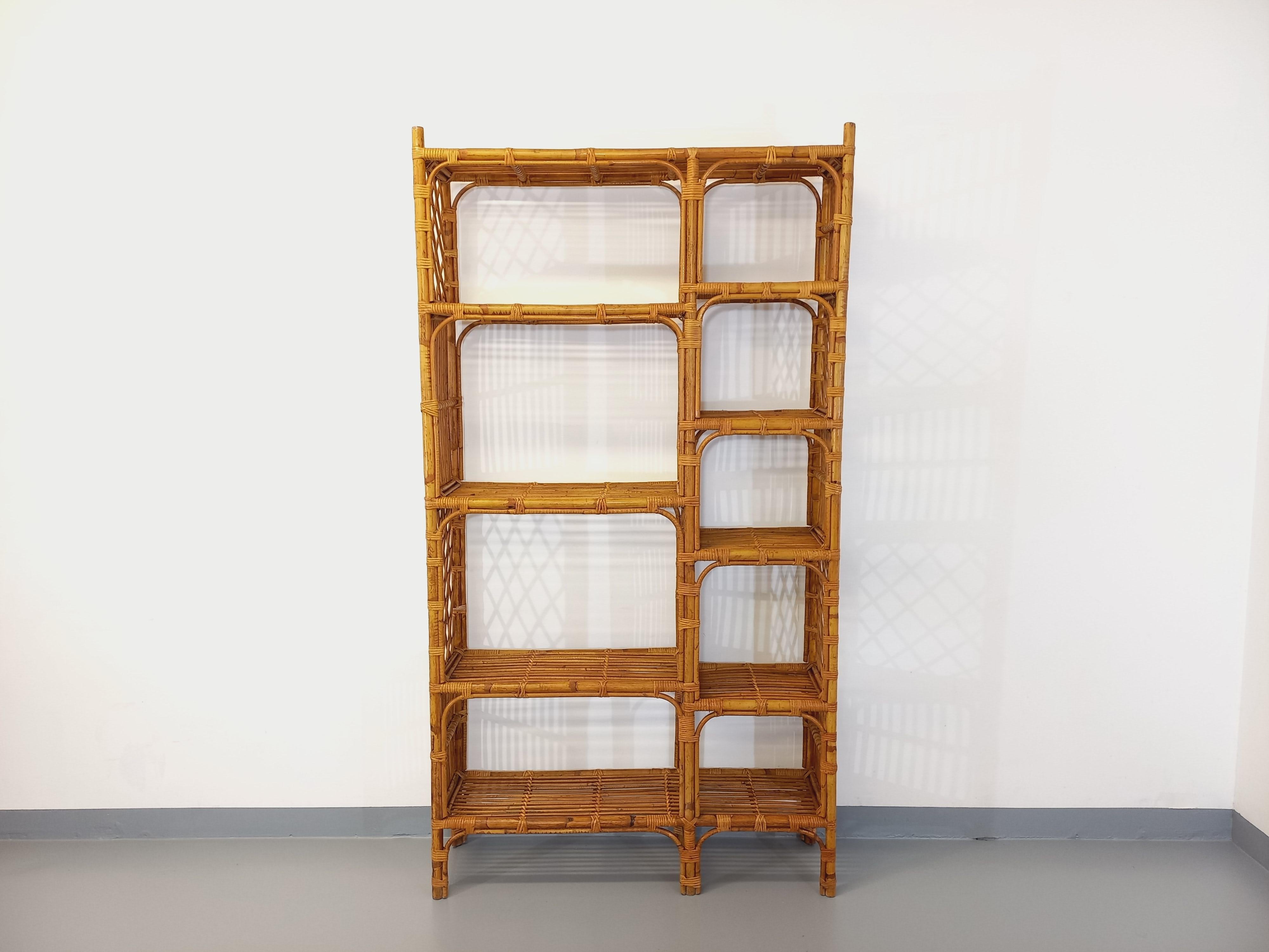 Grande bibliothèque étagère vintage en rotin des années 60 in vendita 3
