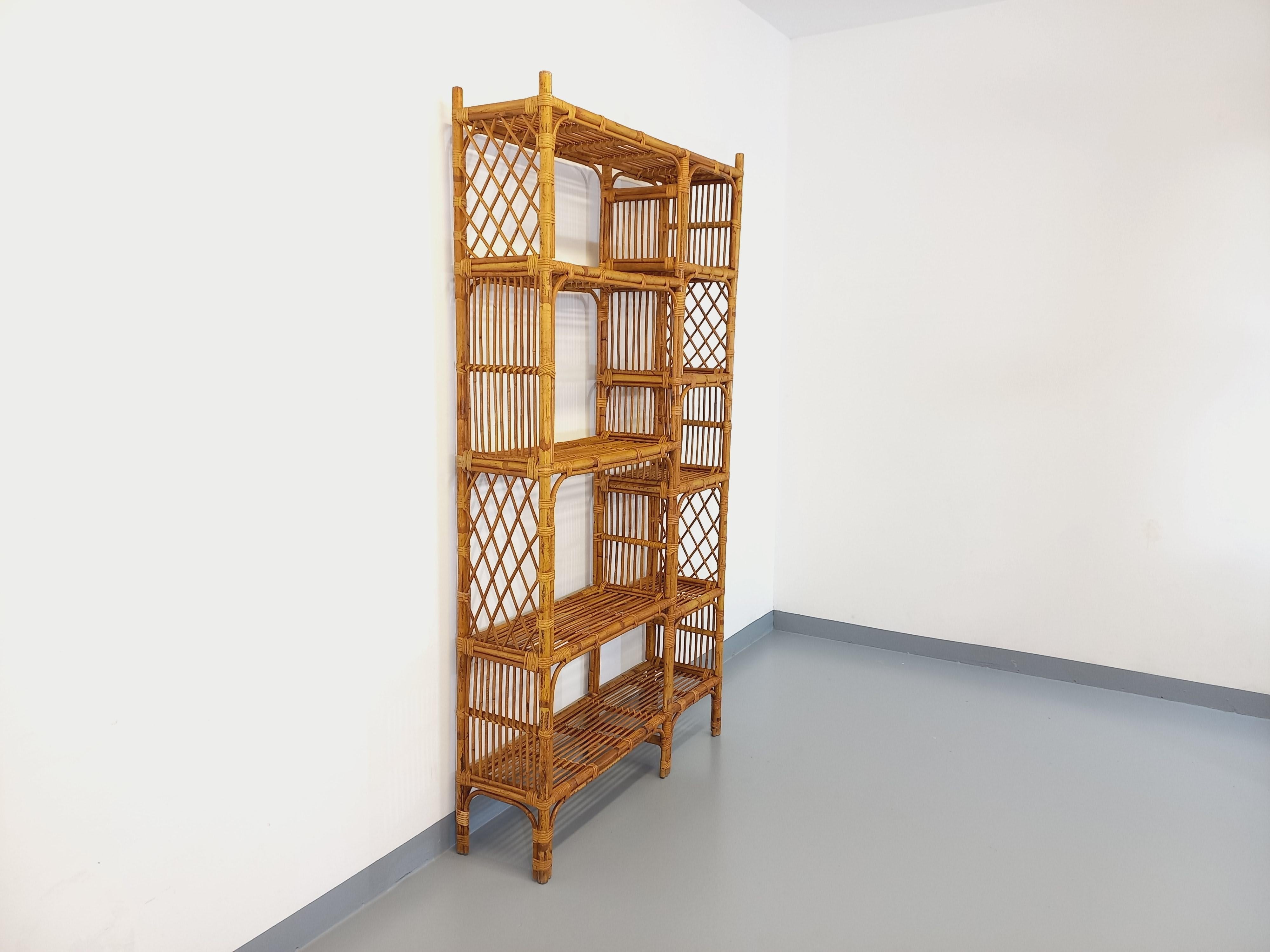 Grande bibliothèque étagère vintage en rotin des années 60 in vendita 2