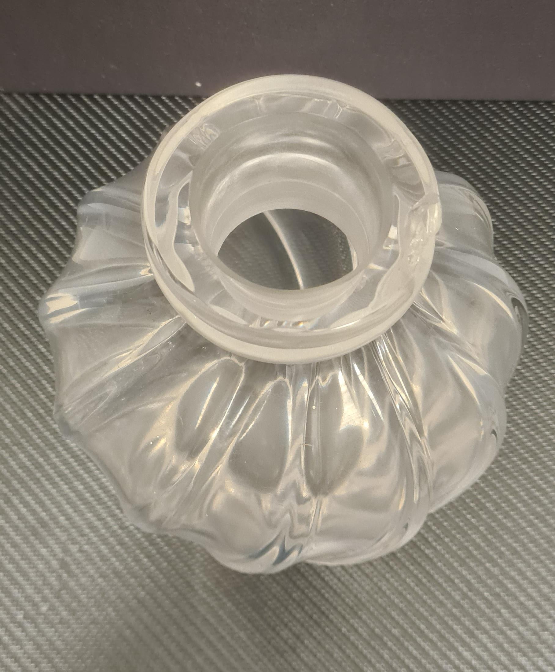 Grand flacon de collection en verre Lalique du parfum L'air du temps en vente 1