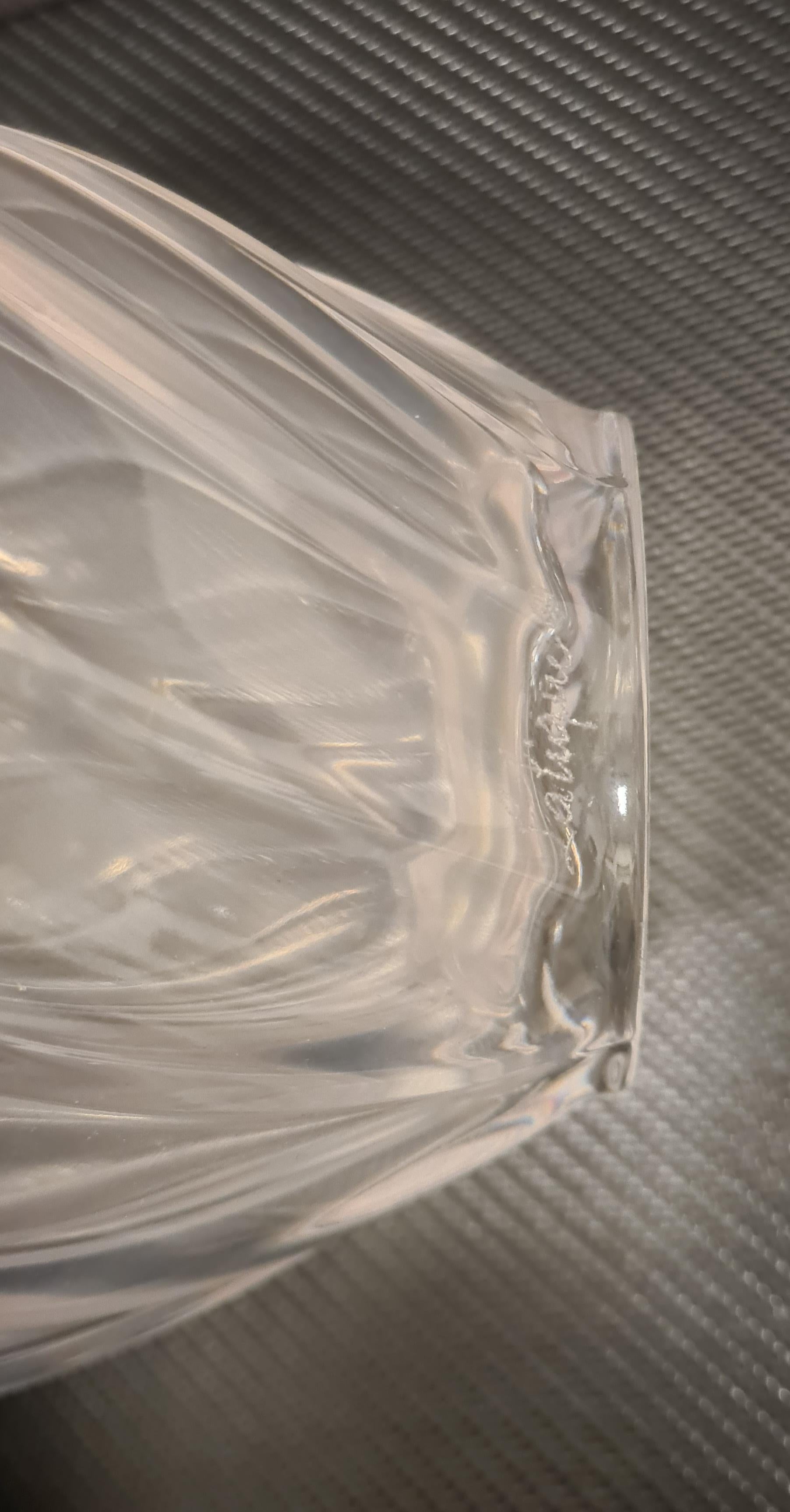 Grand flacon de collection en verre Lalique du parfum L'air du temps en vente 4