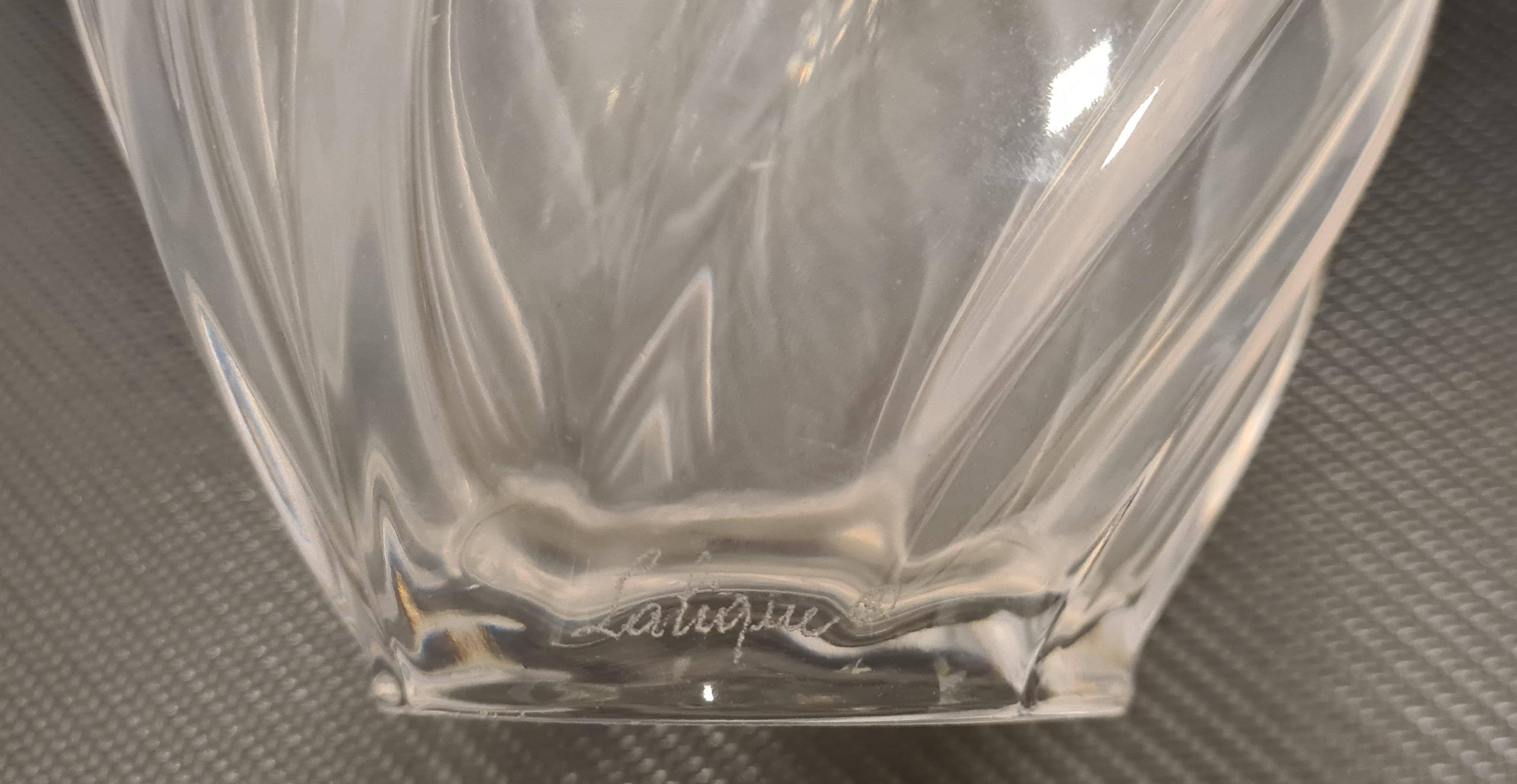 Grand flacon de collection en verre Lalique du parfum L'air du temps en vente 5